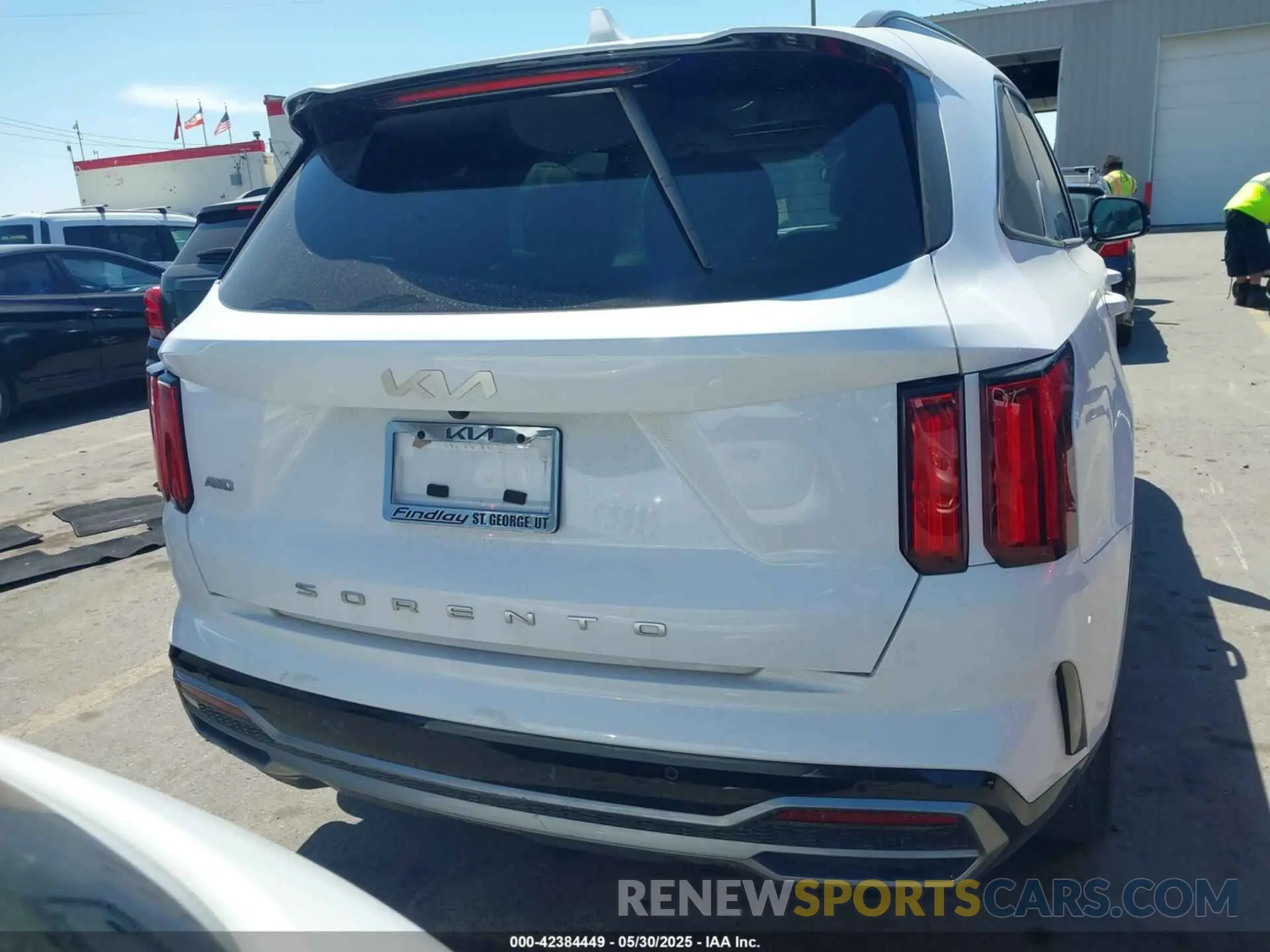 16 Photograph of a damaged car 5XYRKDLF5NG110214 KIA SORENTO 2022
