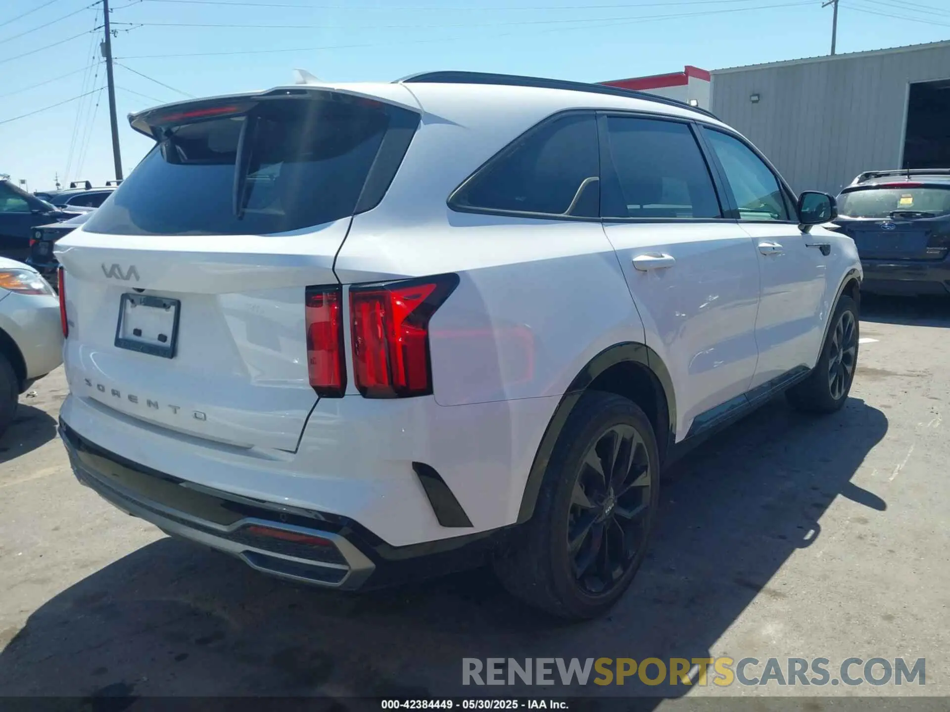 4 Photograph of a damaged car 5XYRKDLF5NG110214 KIA SORENTO 2022