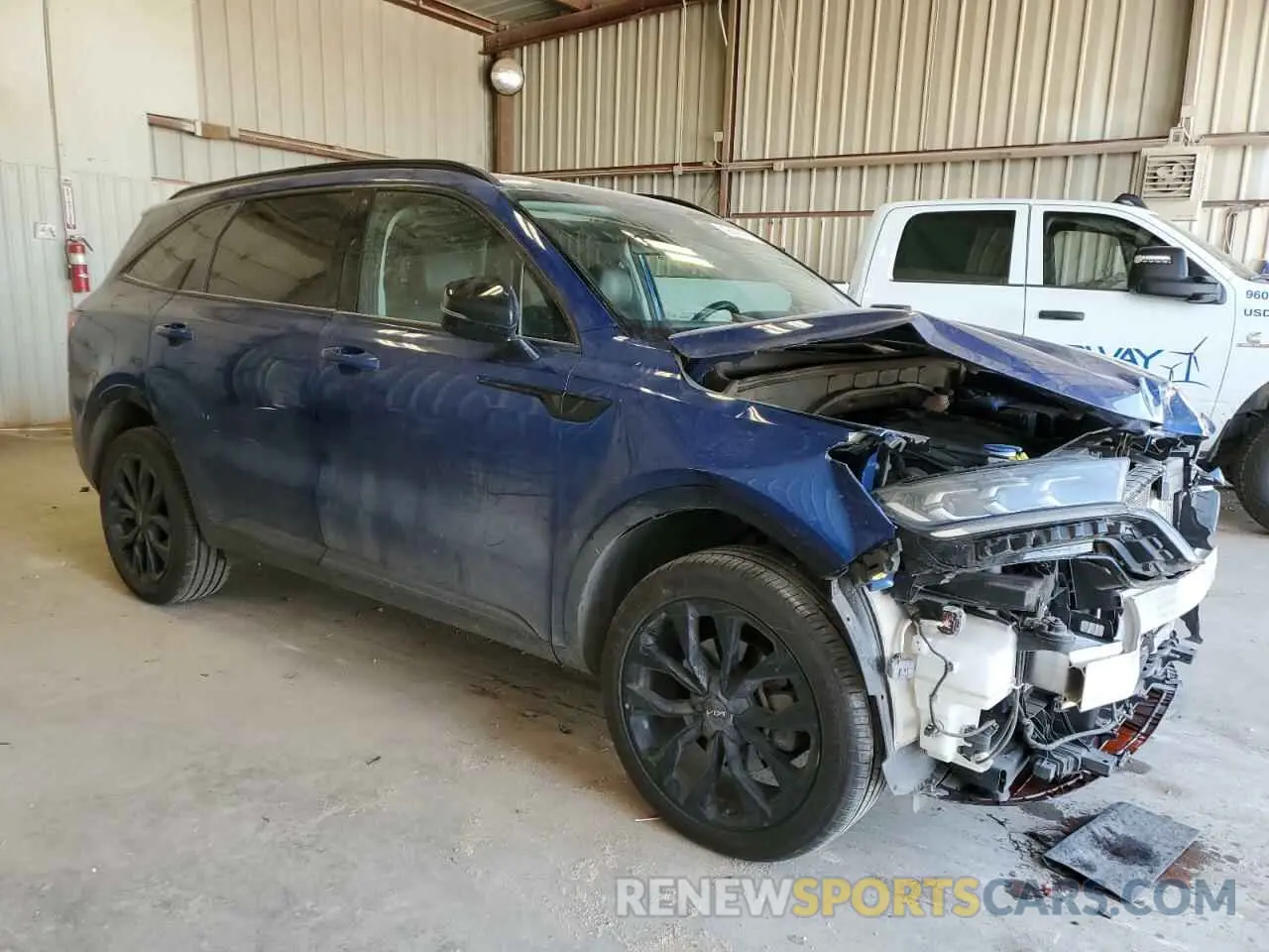 4 Photograph of a damaged car 5XYRKDLF5NG113033 KIA SORENTO 2022