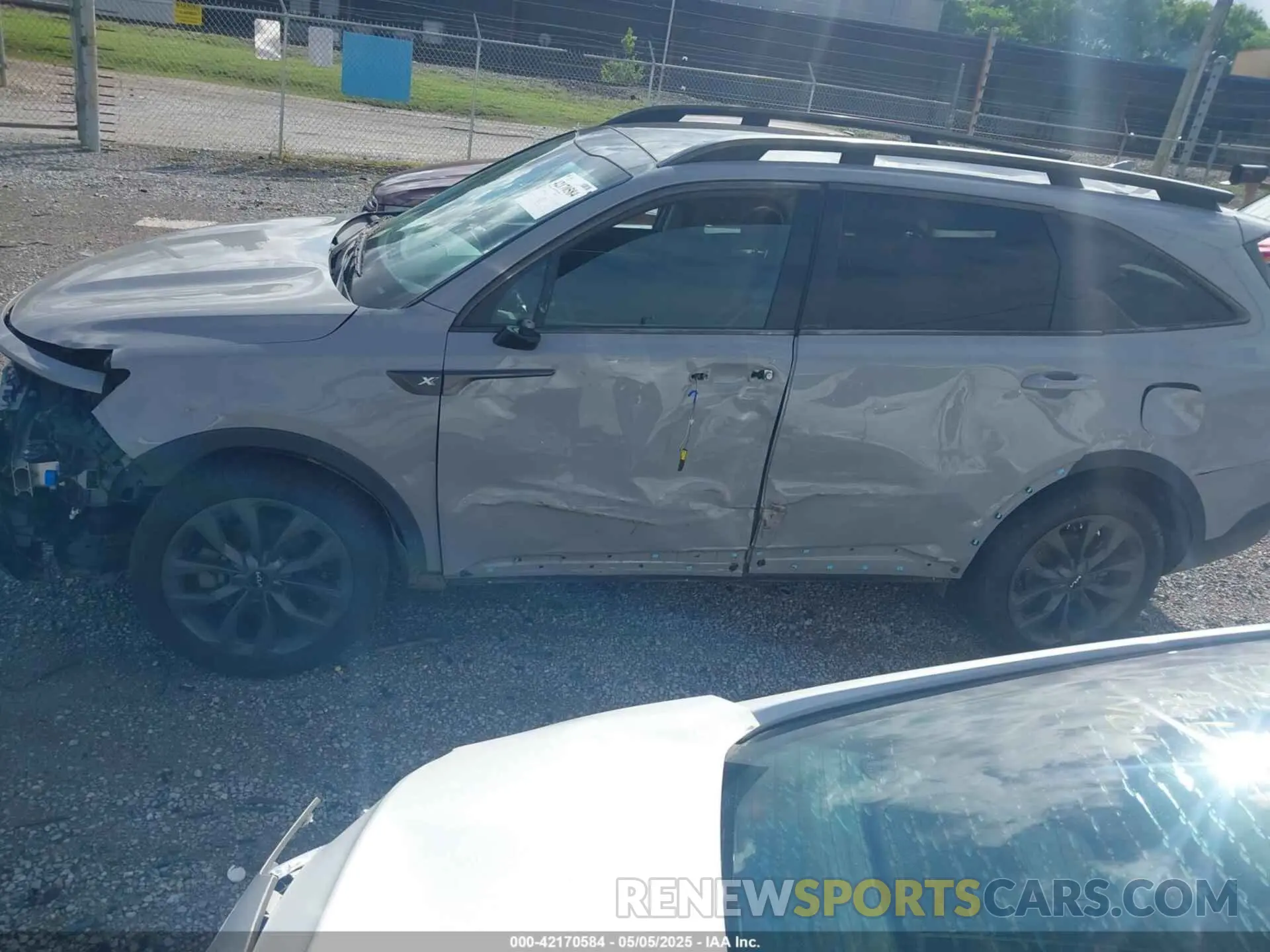 14 Photograph of a damaged car 5XYRKDLF6NG093083 KIA SORENTO 2022