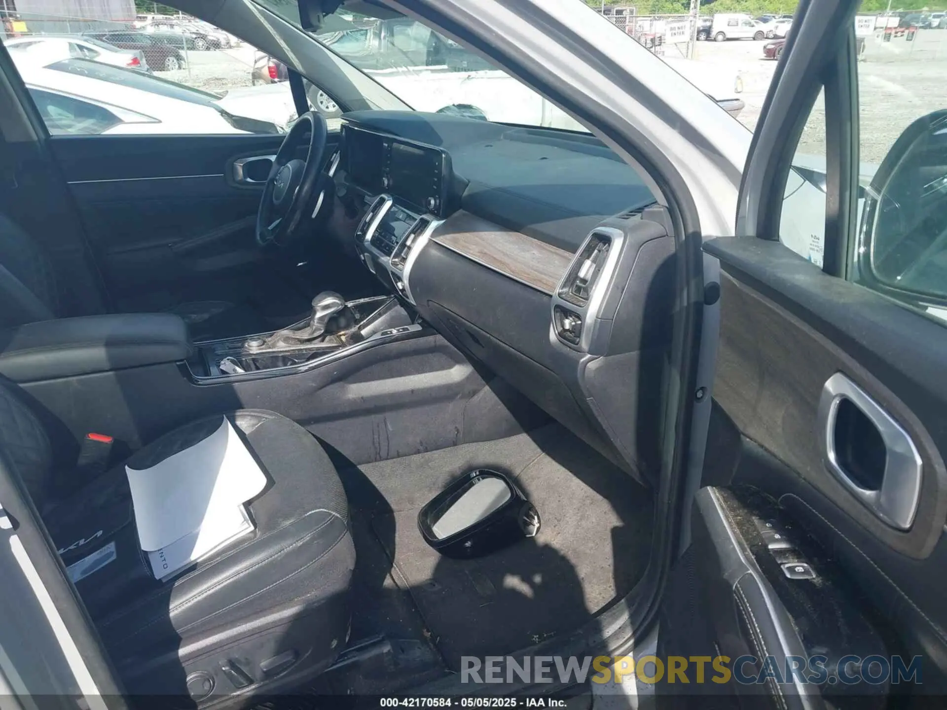 5 Photograph of a damaged car 5XYRKDLF6NG093083 KIA SORENTO 2022