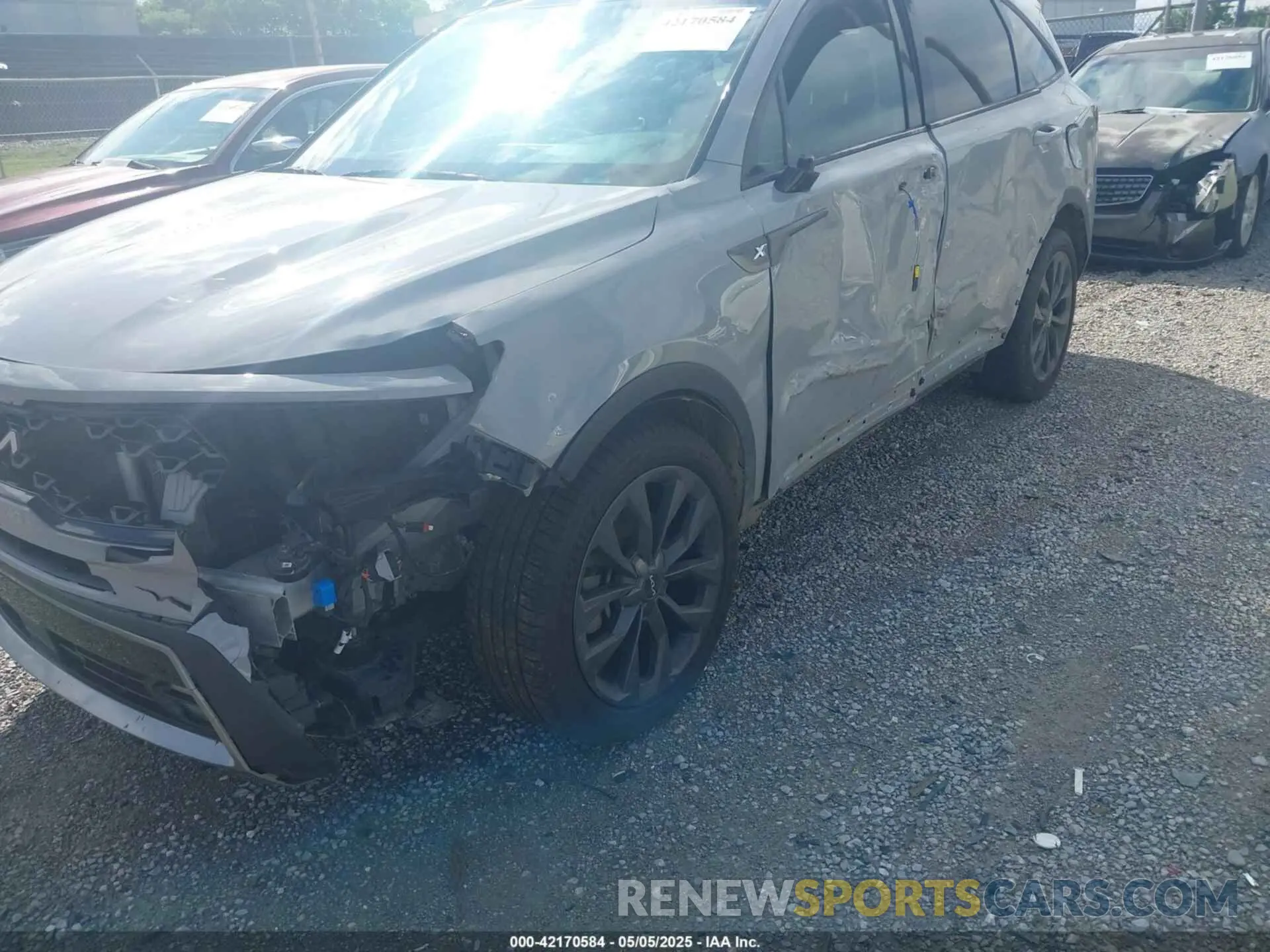 6 Photograph of a damaged car 5XYRKDLF6NG093083 KIA SORENTO 2022
