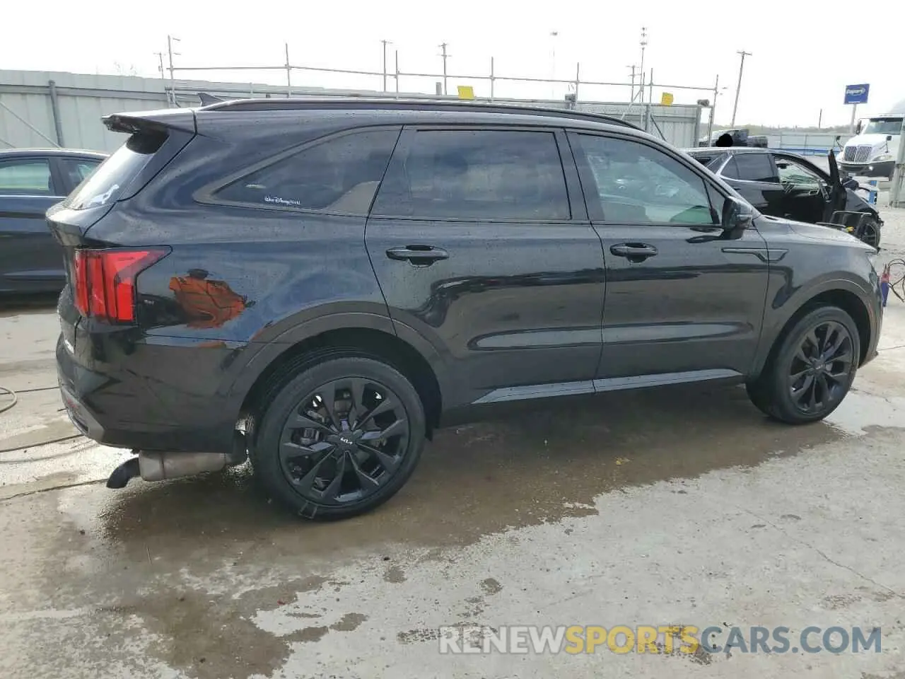 3 Photograph of a damaged car 5XYRKDLF6NG115499 KIA SORENTO 2022