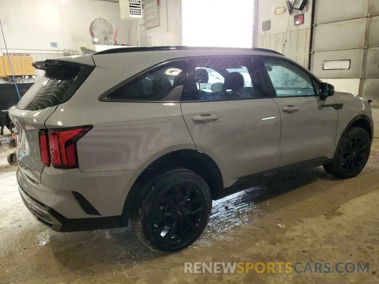 3 Photograph of a damaged car 5XYRKDLF6NG117950 KIA SORENTO 2022