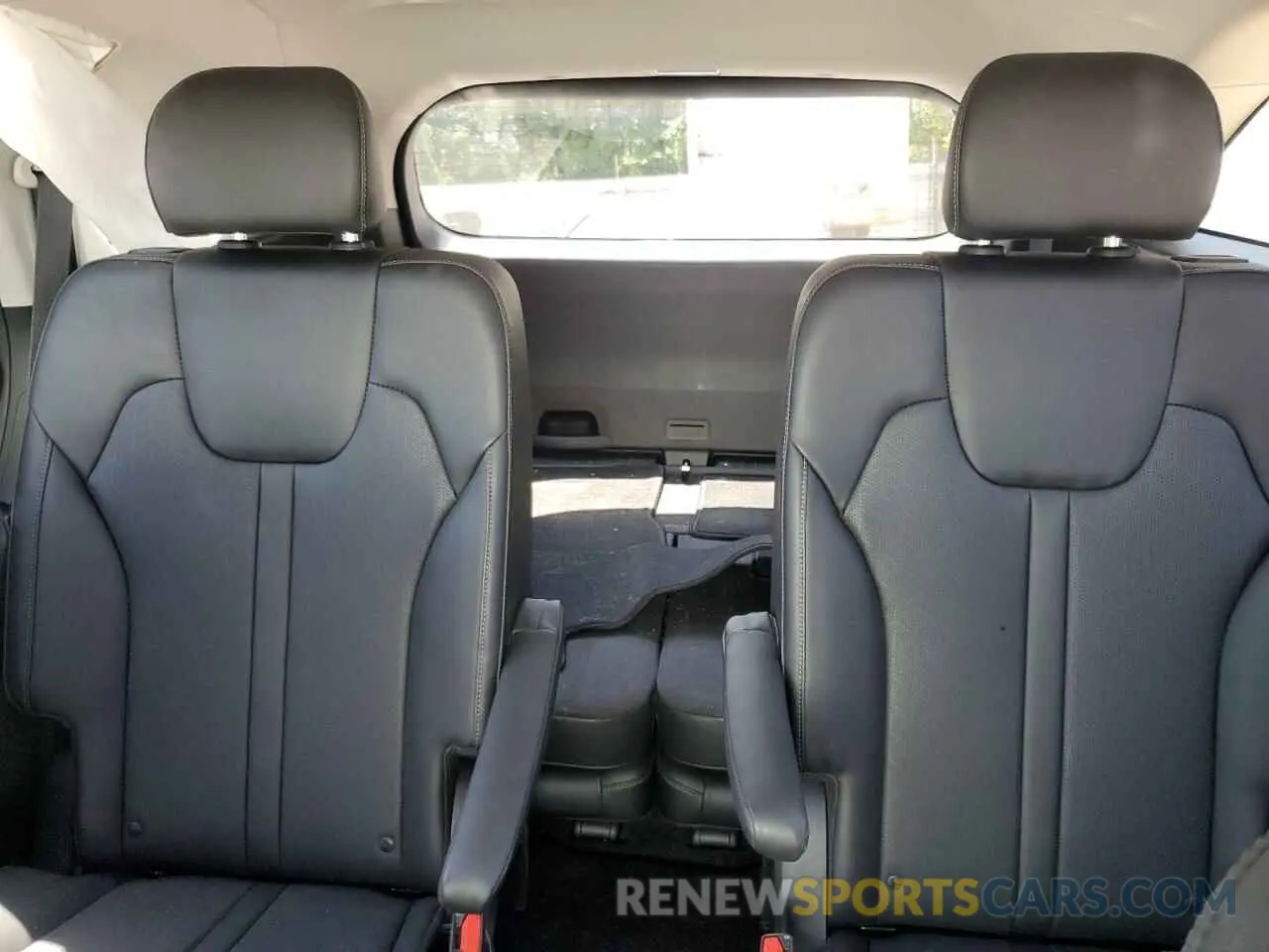 10 Photograph of a damaged car 5XYRKDLF6NG159809 KIA SORENTO 2022