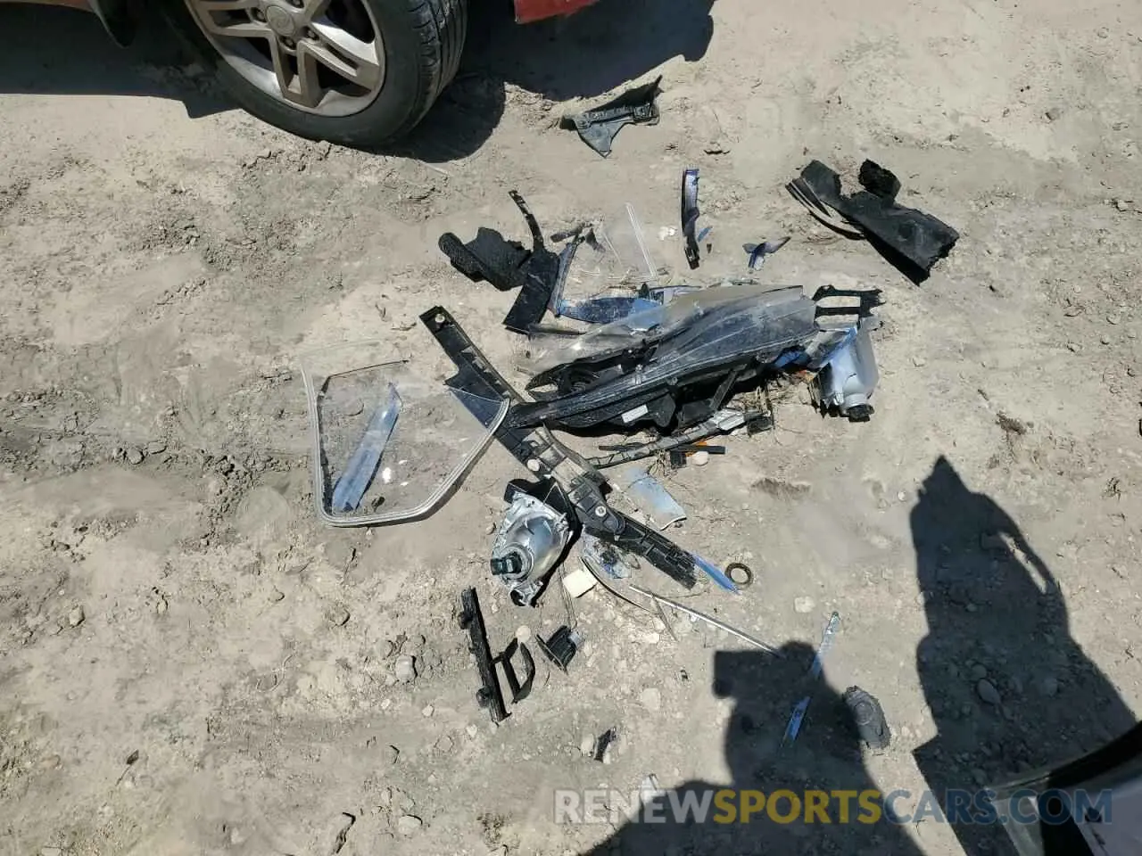 13 Photograph of a damaged car 5XYRKDLF6NG159809 KIA SORENTO 2022