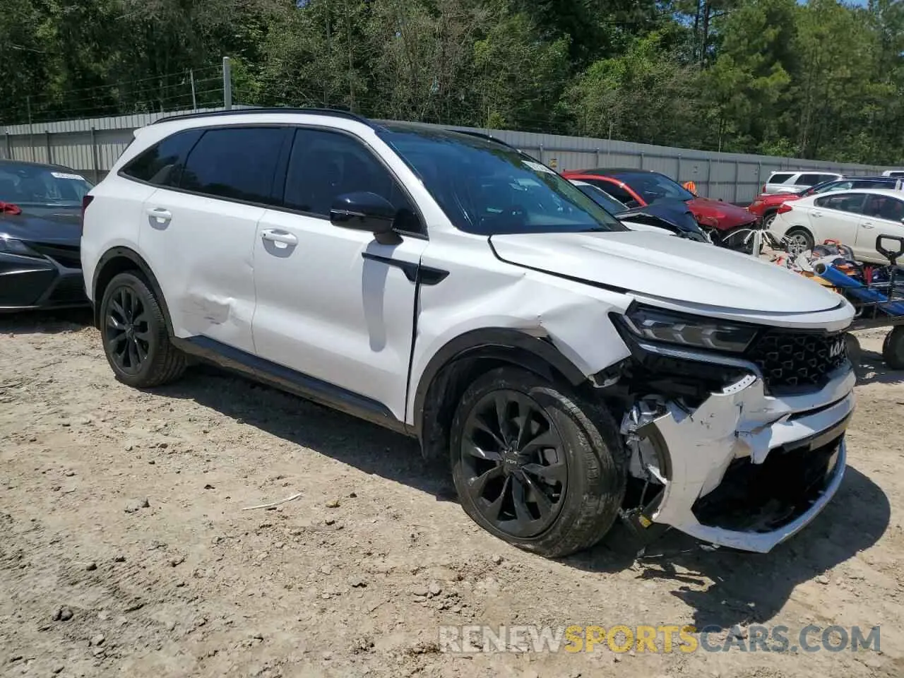 4 Photograph of a damaged car 5XYRKDLF6NG159809 KIA SORENTO 2022