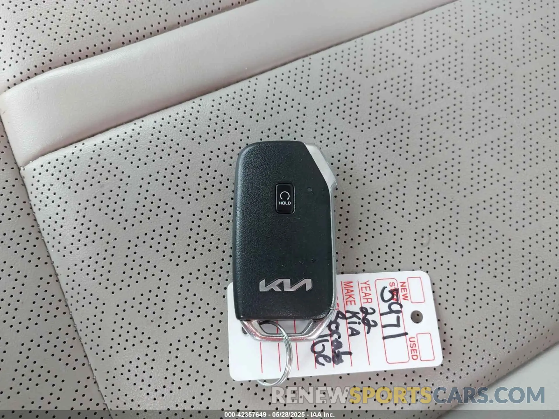 11 Photograph of a damaged car 5XYRKDLF8NG097071 KIA SORENTO 2022