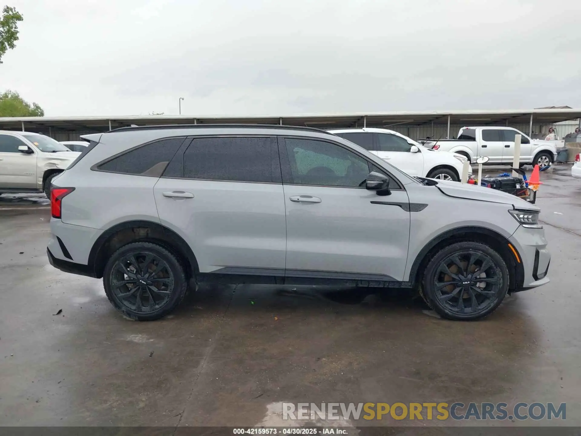 14 Photograph of a damaged car 5XYRKDLF9NG129963 KIA SORENTO 2022