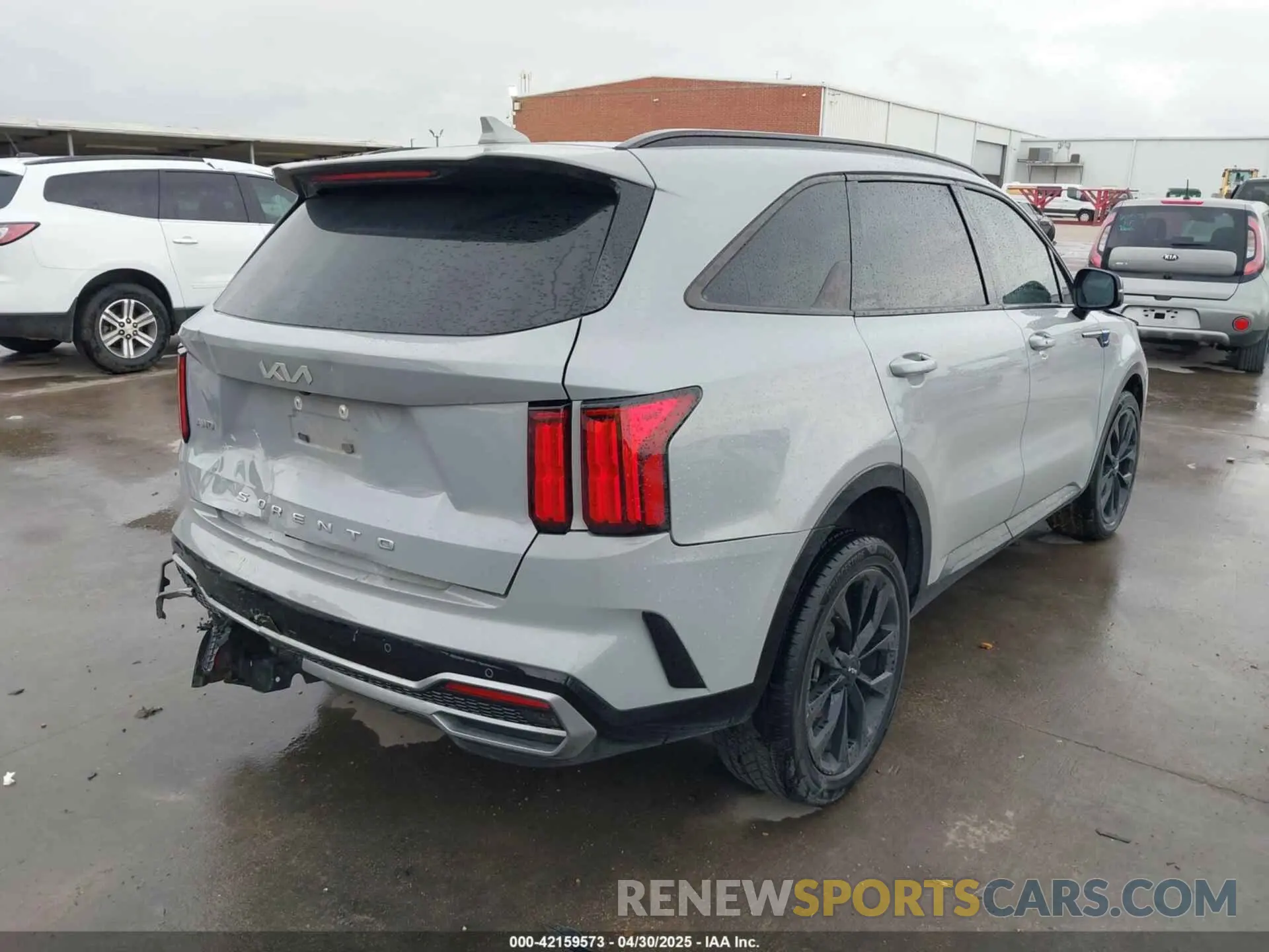 4 Photograph of a damaged car 5XYRKDLF9NG129963 KIA SORENTO 2022