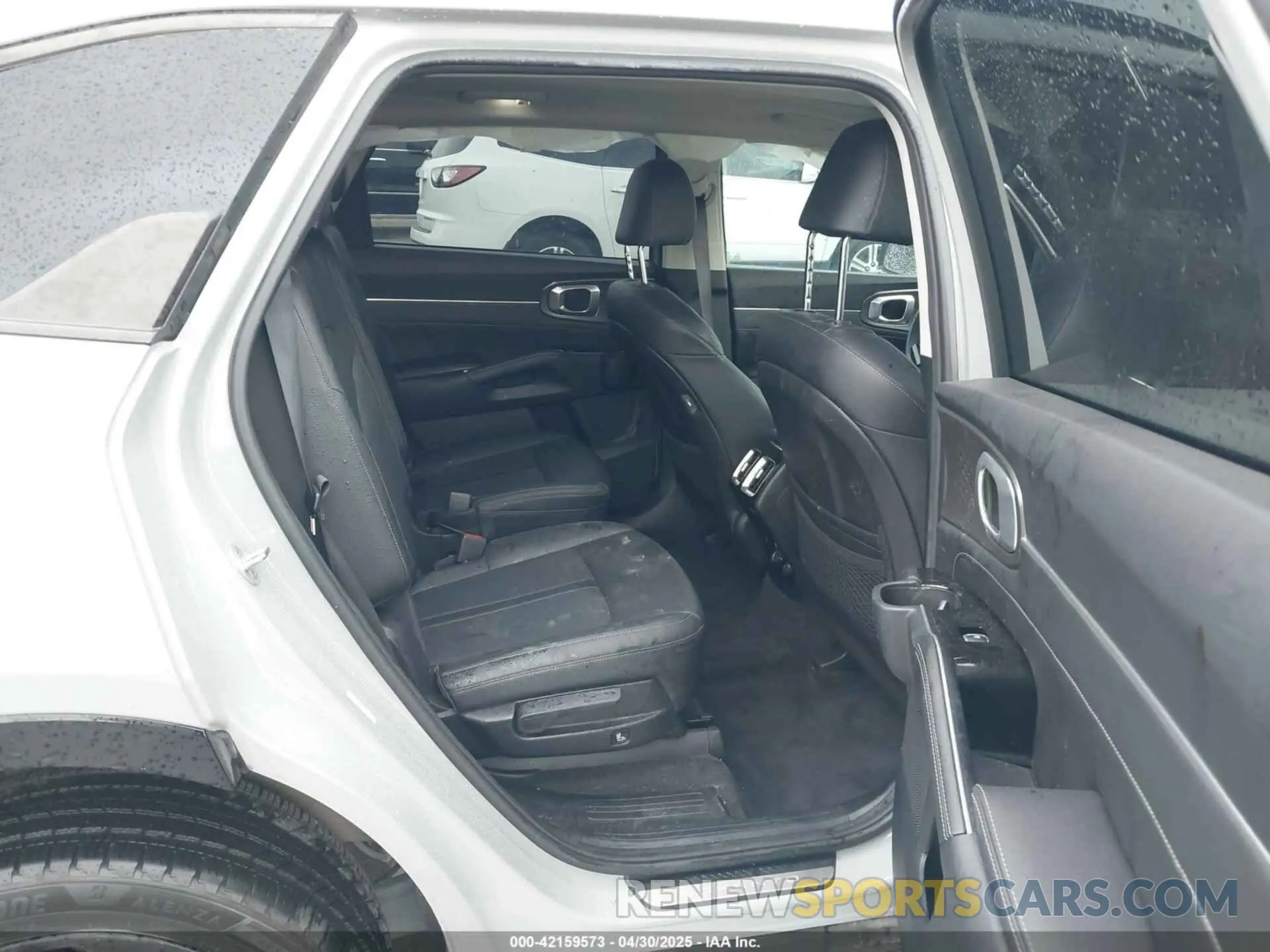 8 Photograph of a damaged car 5XYRKDLF9NG129963 KIA SORENTO 2022