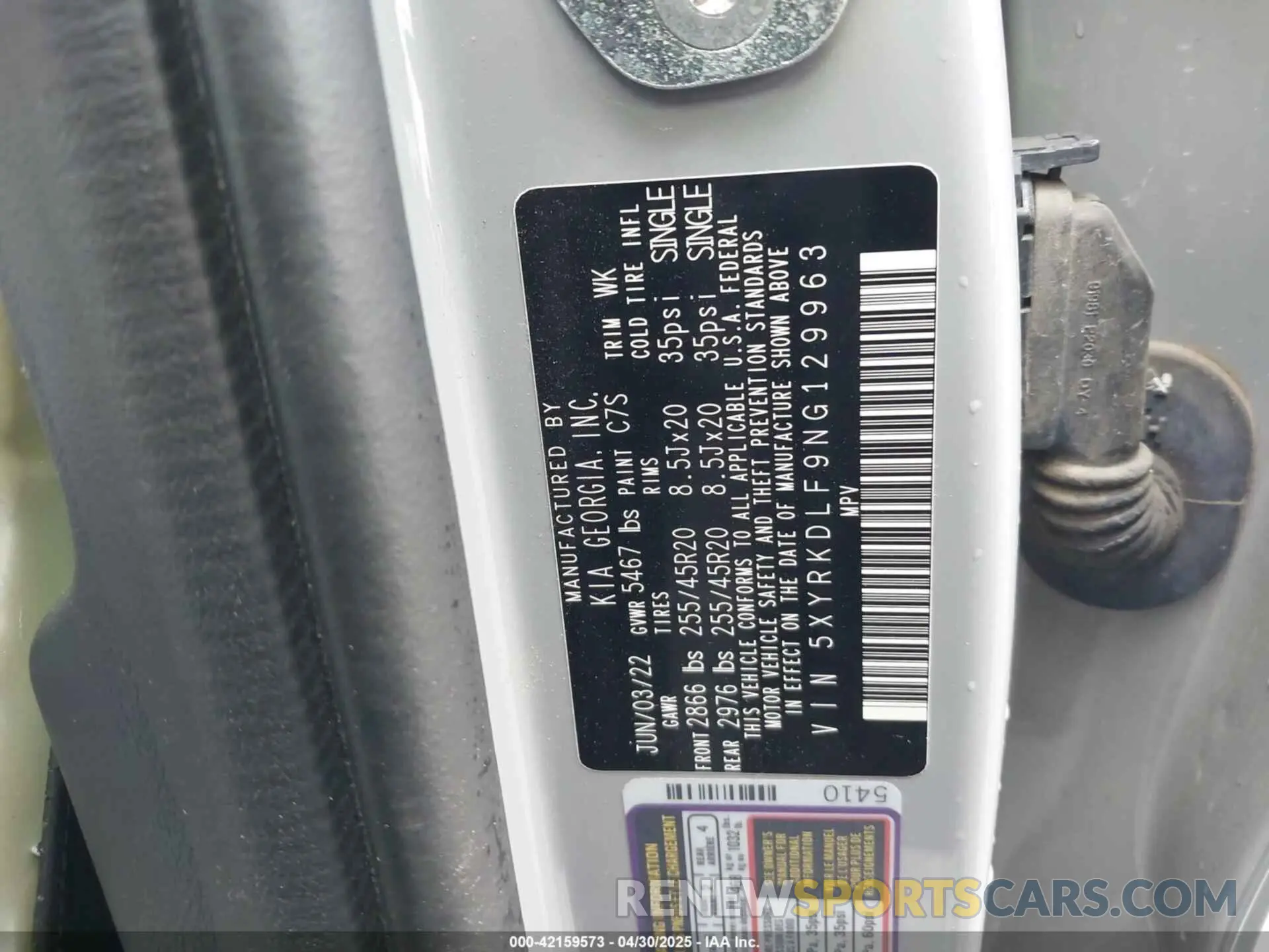 9 Photograph of a damaged car 5XYRKDLF9NG129963 KIA SORENTO 2022