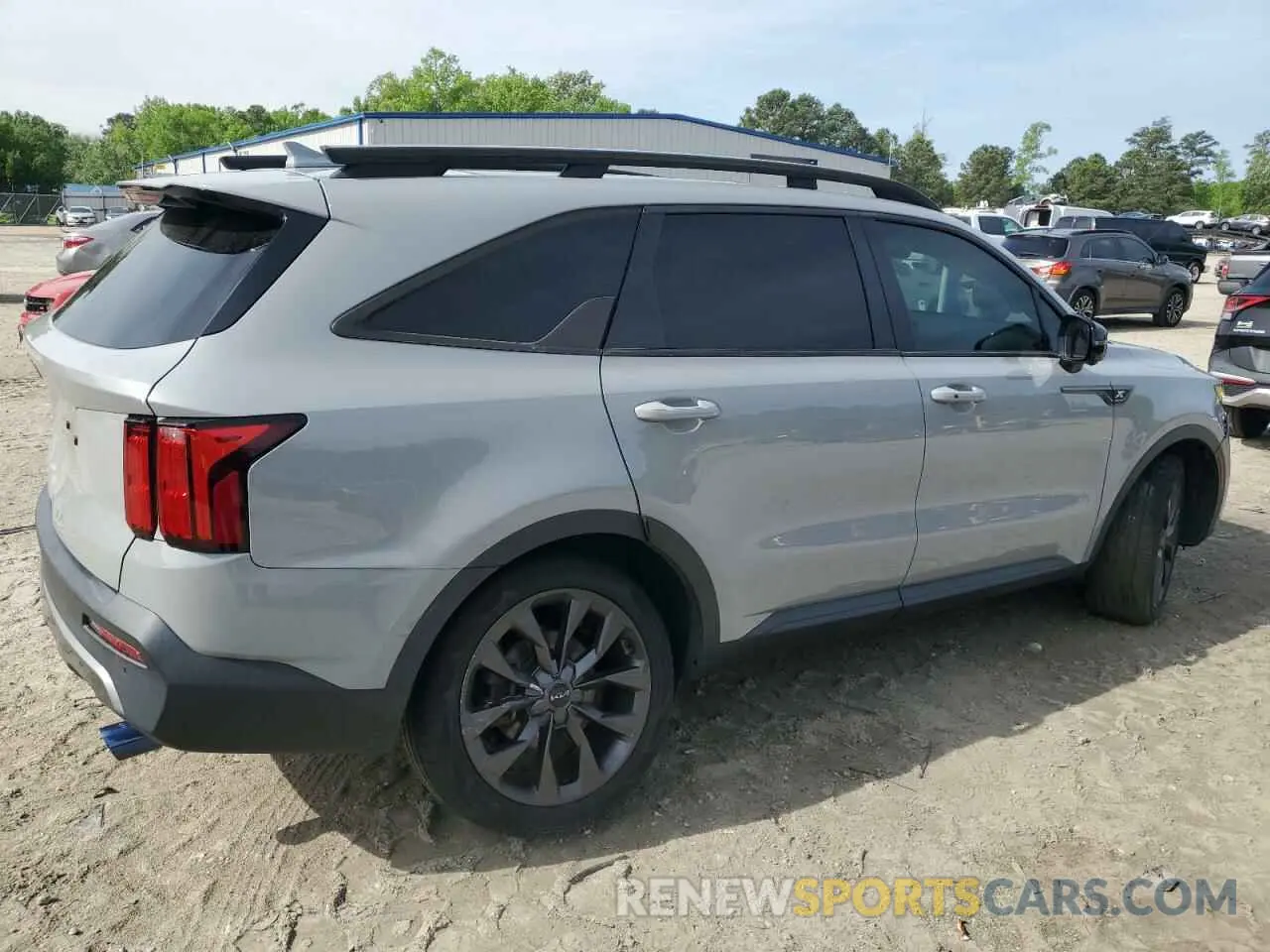 3 Photograph of a damaged car 5XYRKDLFXNG078022 KIA SORENTO 2022