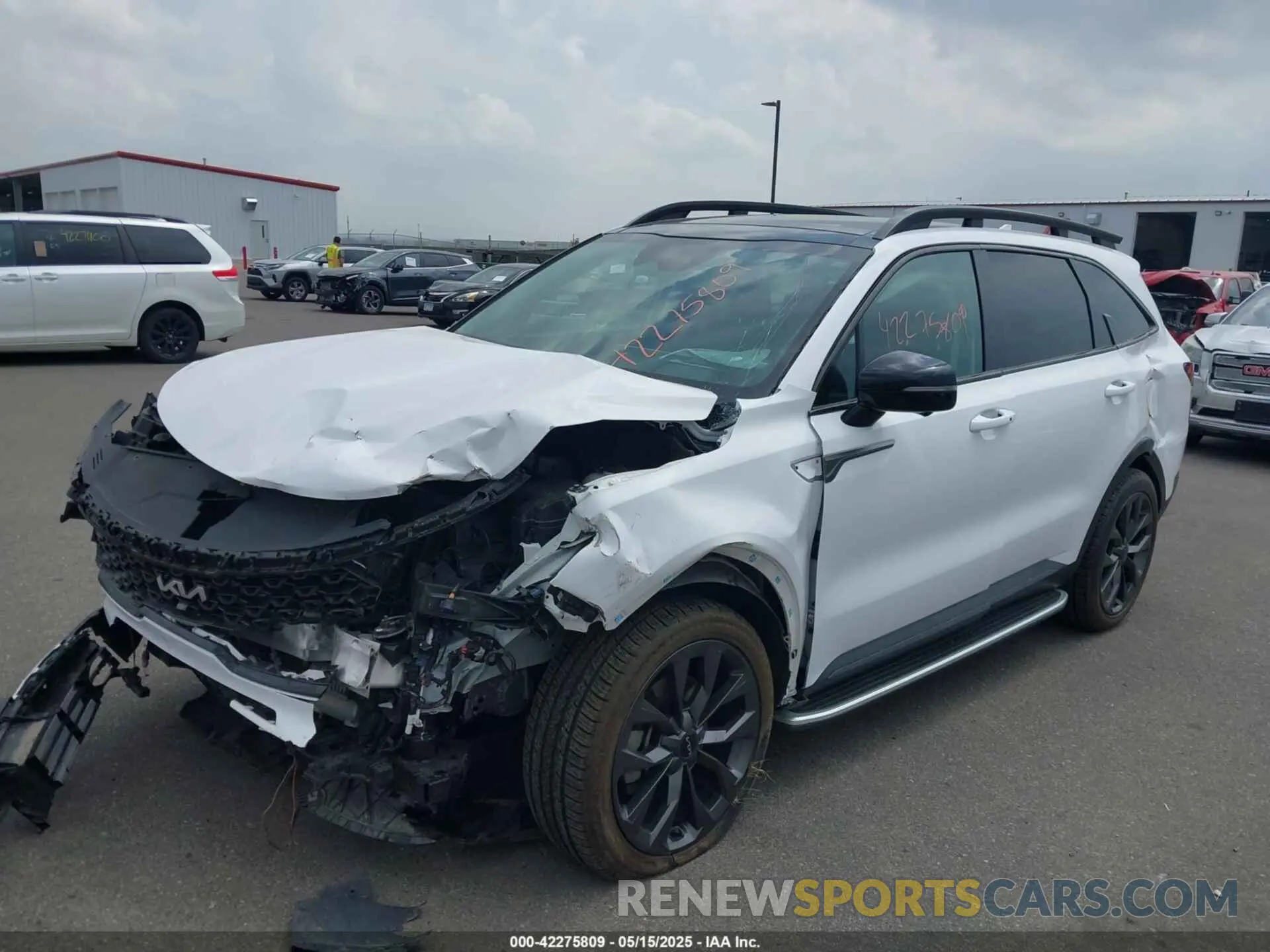 2 Photograph of a damaged car 5XYRKDLFXNG111374 KIA SORENTO 2022