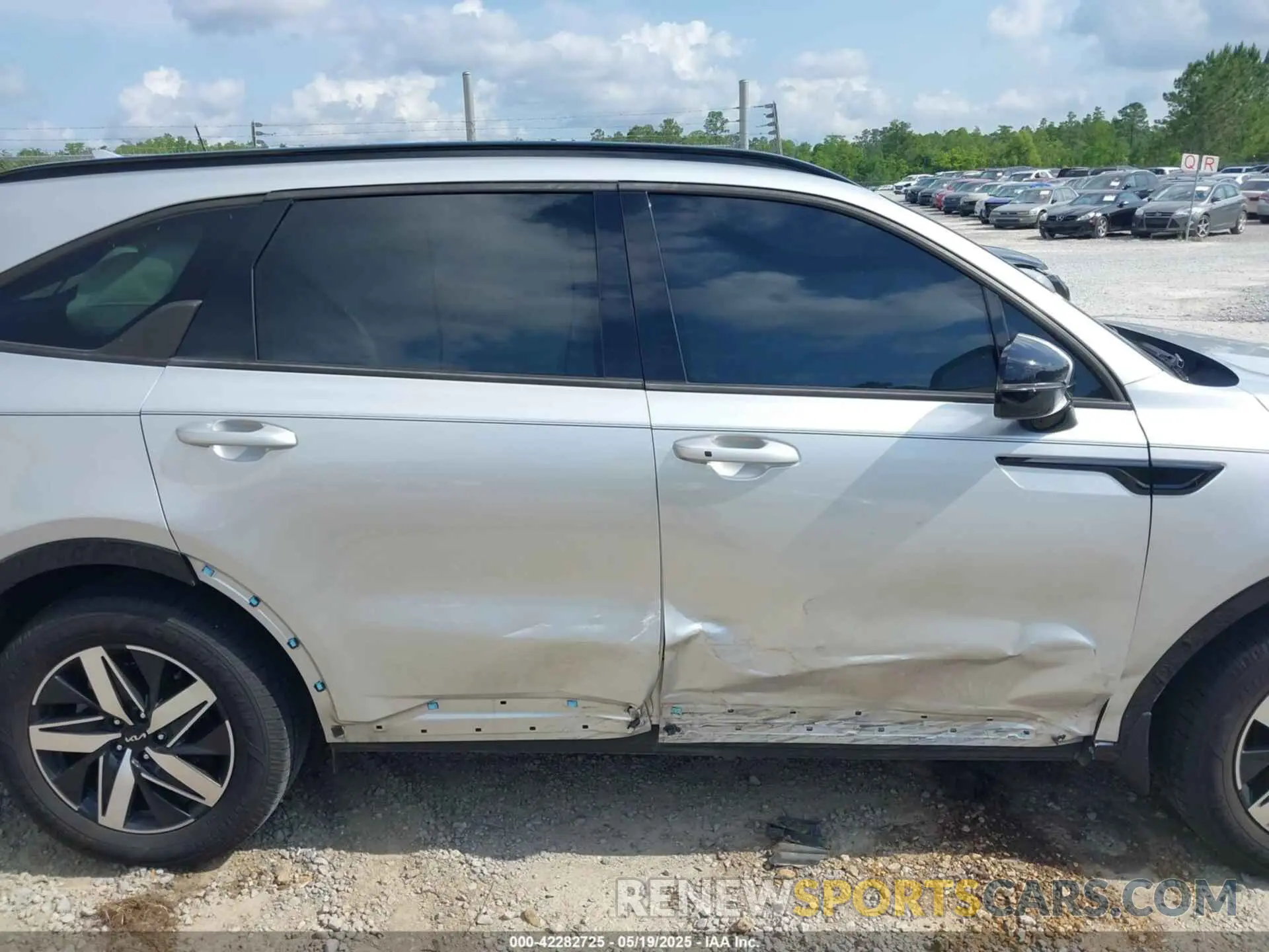 13 Photograph of a damaged car 5XYRL4LC0NG087721 KIA SORENTO 2022