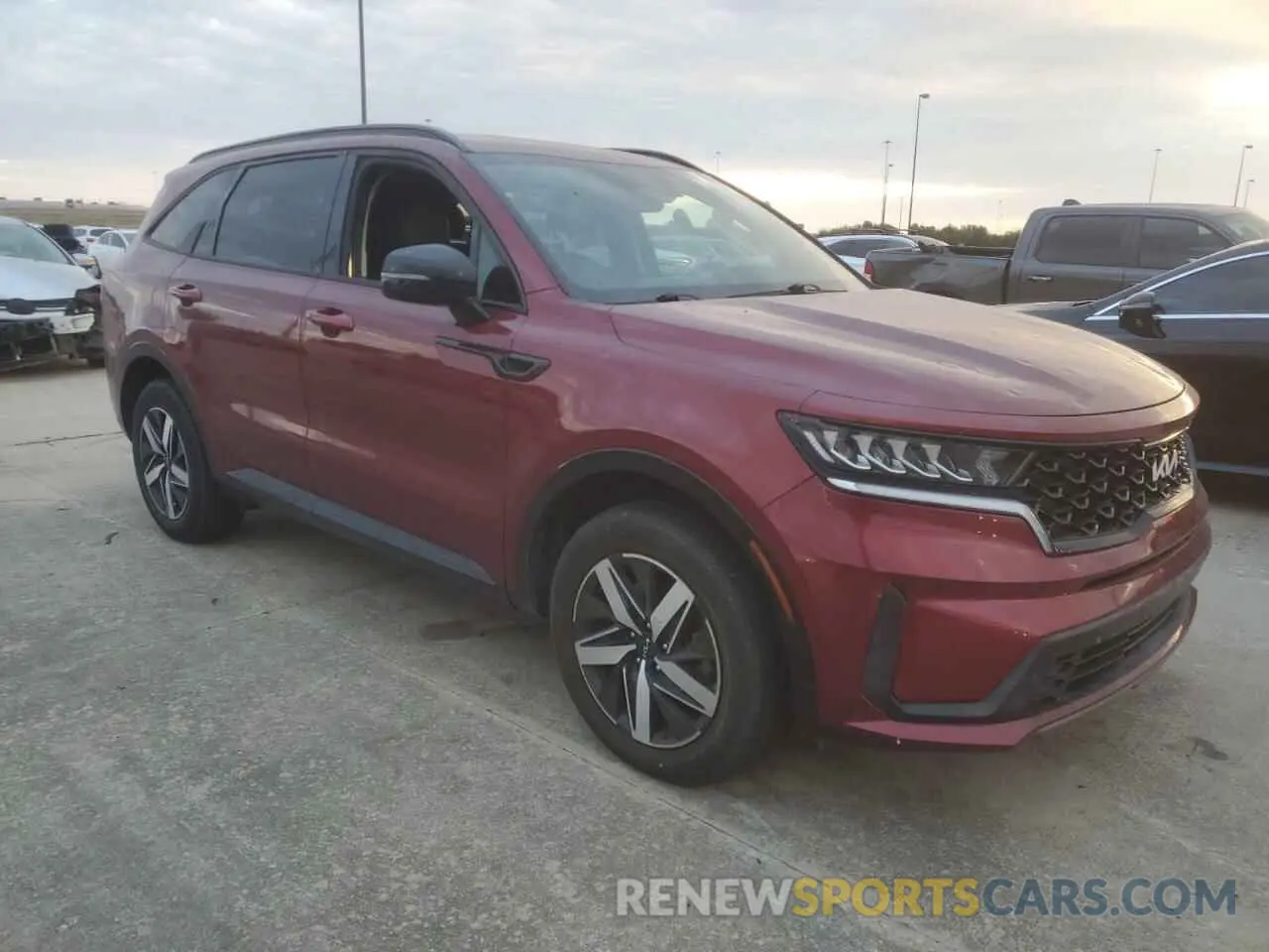 4 Photograph of a damaged car 5XYRL4LC0NG141342 KIA SORENTO 2022