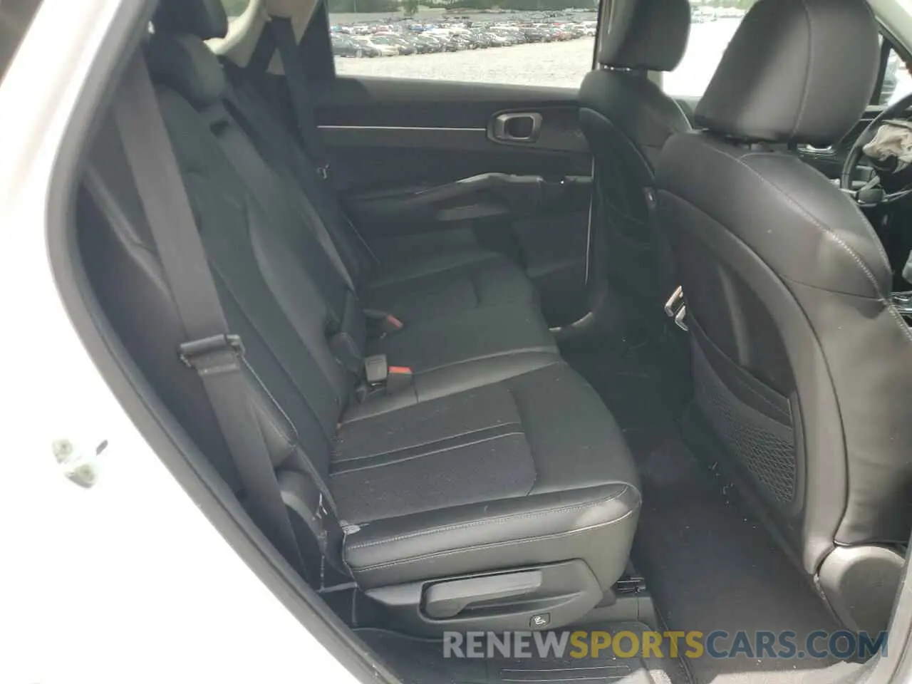 10 Photograph of a damaged car 5XYRL4LC1NG143018 KIA SORENTO 2022