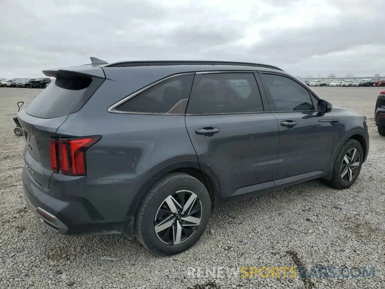 3 Photograph of a damaged car 5XYRL4LC2NG091172 KIA SORENTO 2022