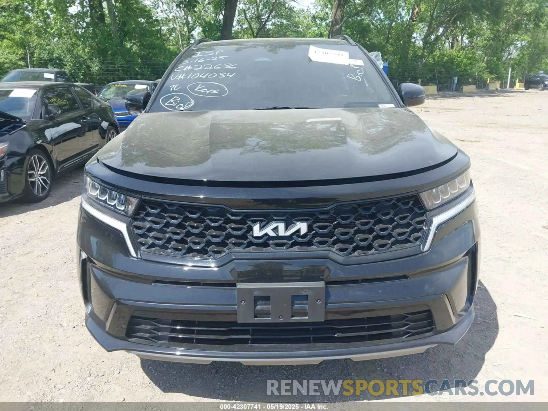 12 Photograph of a damaged car 5XYRL4LC2NG104034 KIA SORENTO 2022