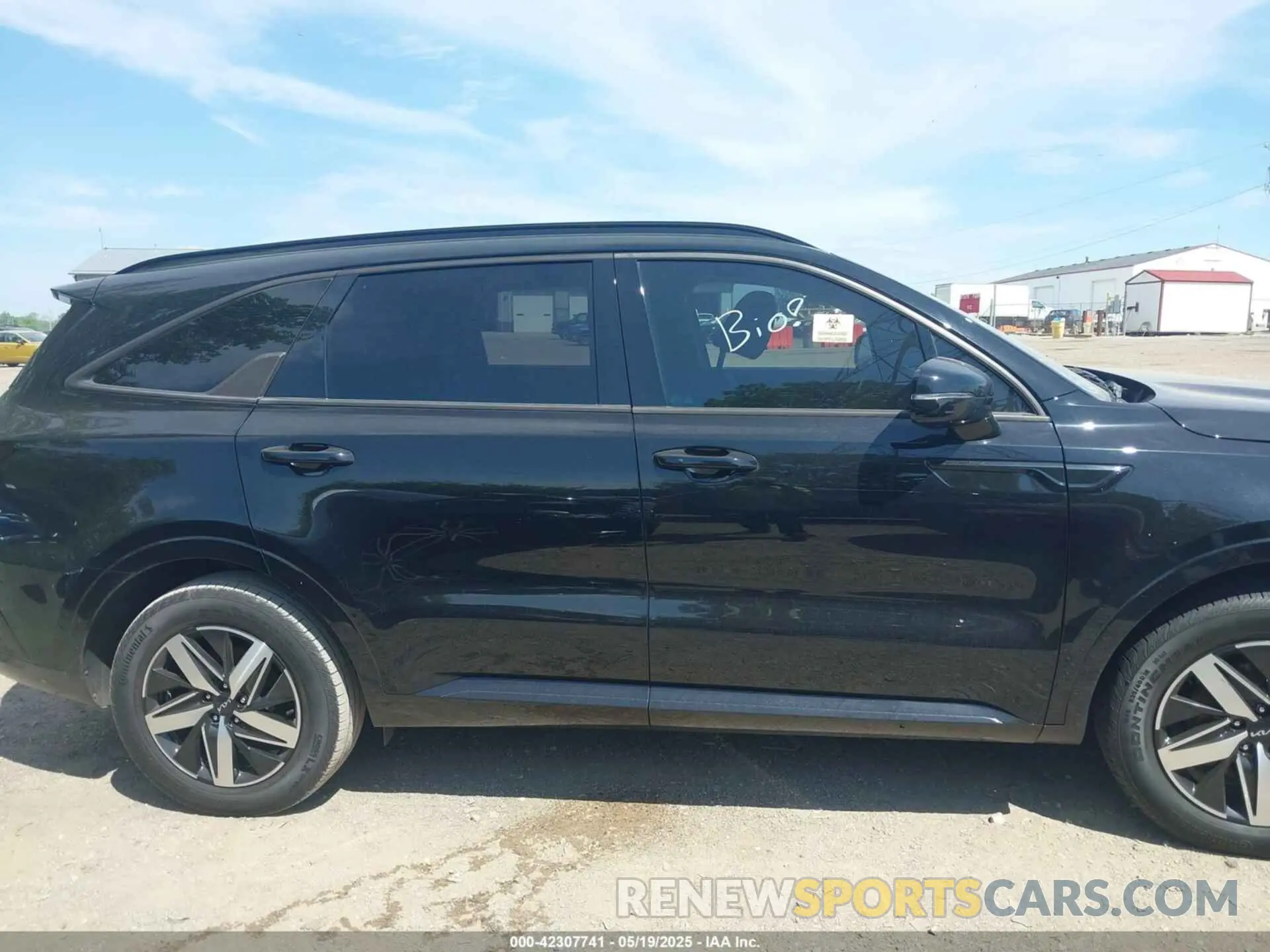 13 Photograph of a damaged car 5XYRL4LC2NG104034 KIA SORENTO 2022