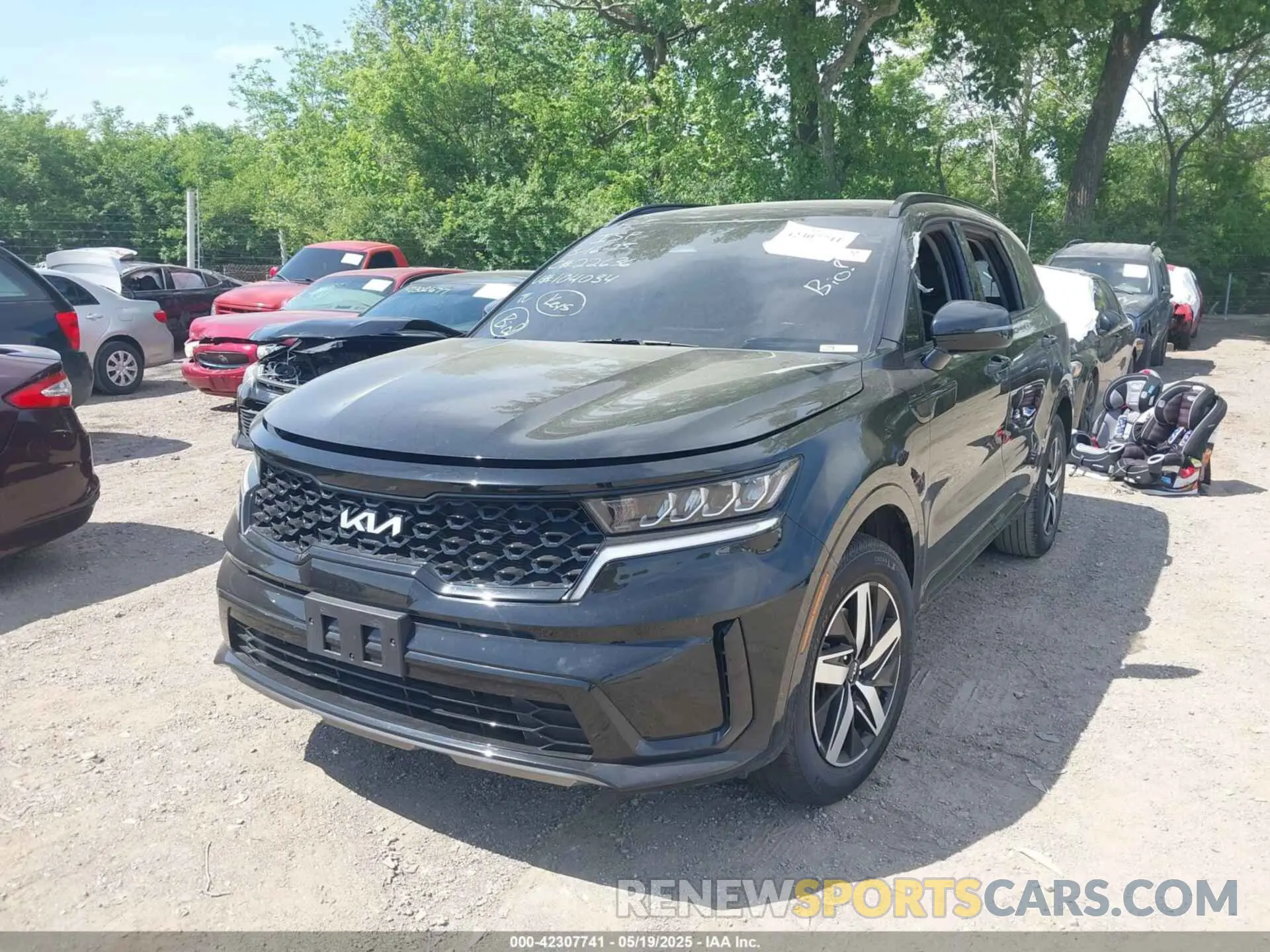 2 Photograph of a damaged car 5XYRL4LC2NG104034 KIA SORENTO 2022