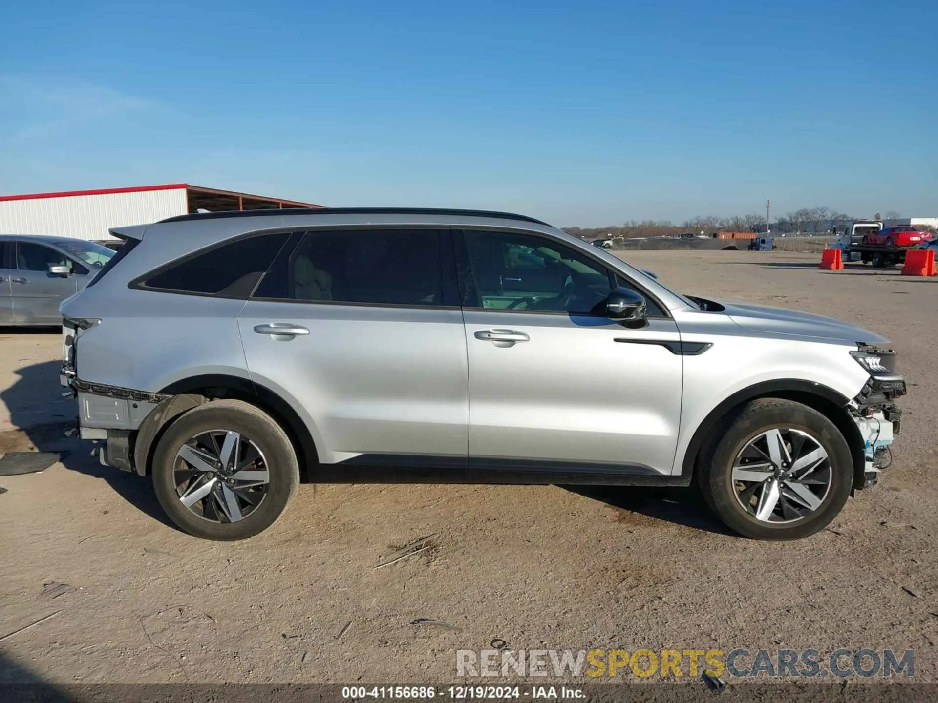 14 Photograph of a damaged car 5XYRL4LC2NG150043 KIA SORENTO 2022