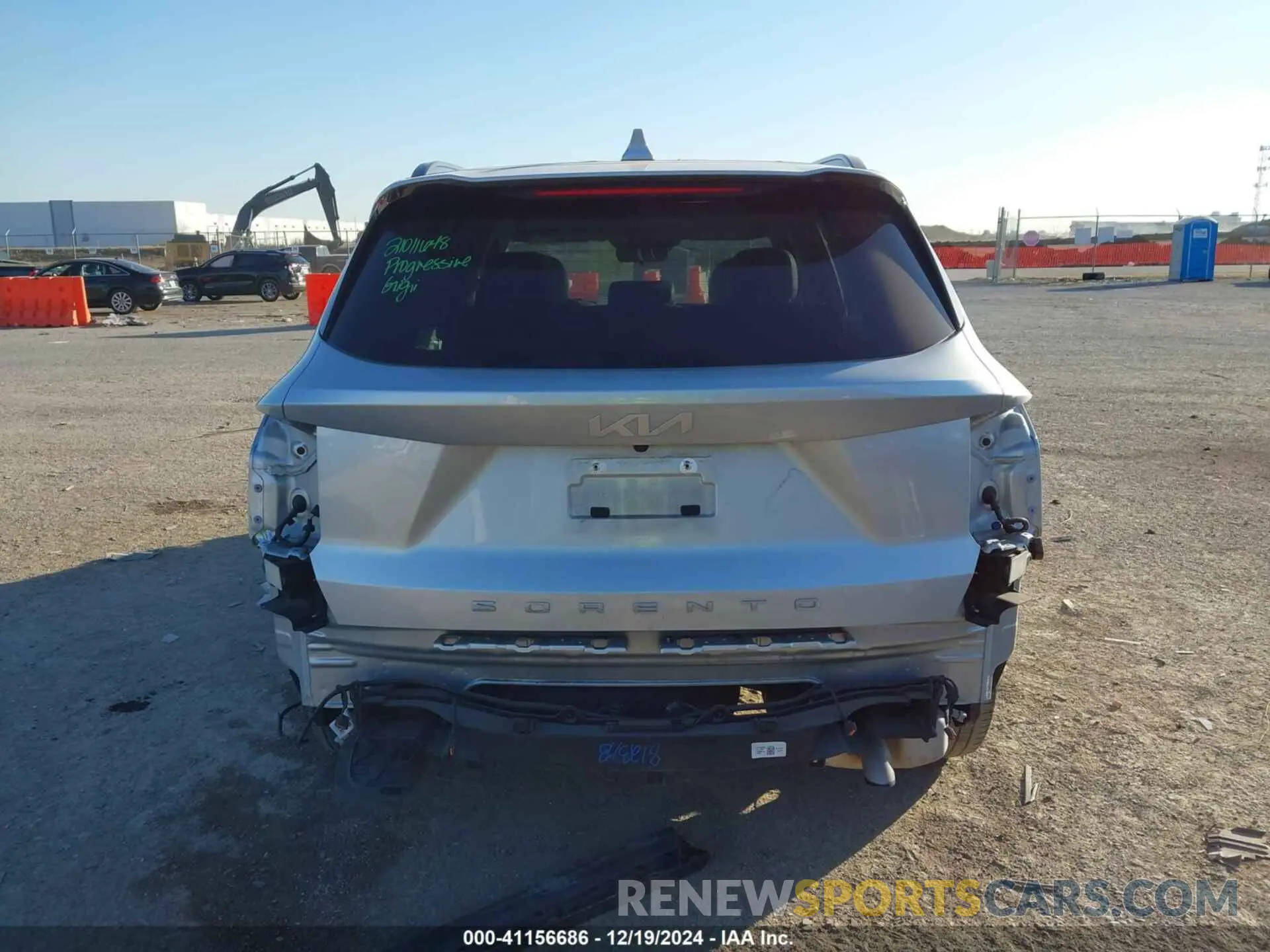 17 Photograph of a damaged car 5XYRL4LC2NG150043 KIA SORENTO 2022