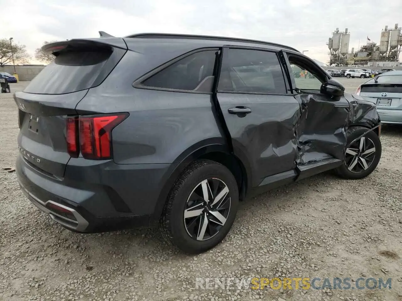 3 Photograph of a damaged car 5XYRL4LC3NG084988 KIA SORENTO 2022