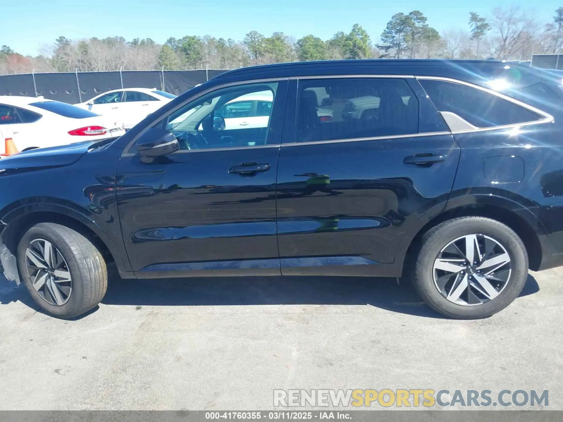 14 Photograph of a damaged car 5XYRL4LC3NG097014 KIA SORENTO 2022