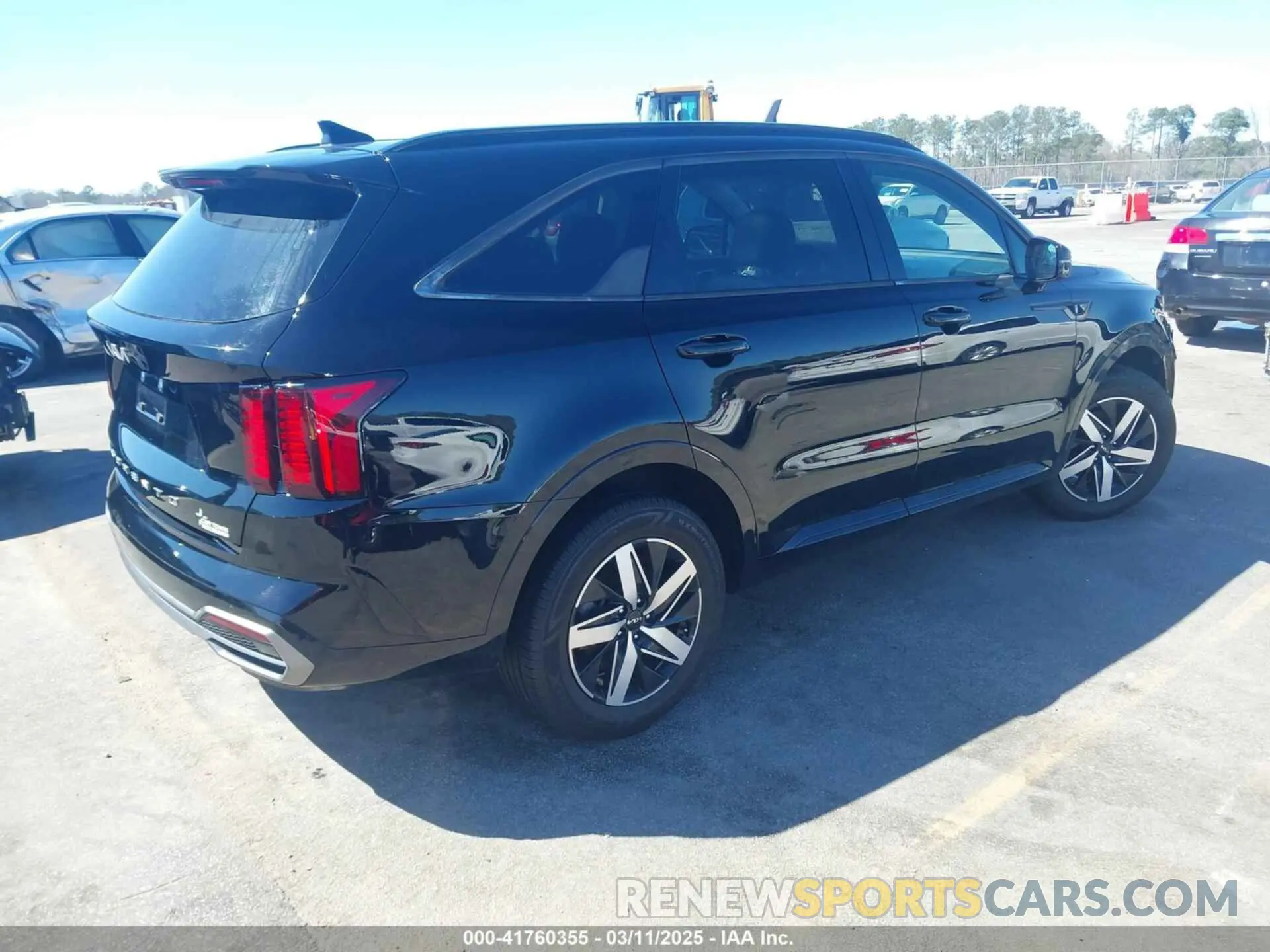 4 Photograph of a damaged car 5XYRL4LC3NG097014 KIA SORENTO 2022