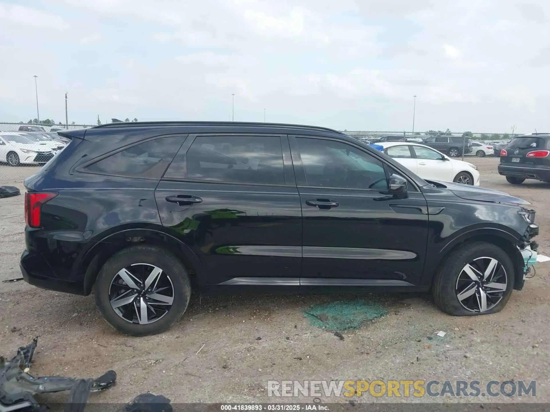 14 Photograph of a damaged car 5XYRL4LC3NG130092 KIA SORENTO 2022