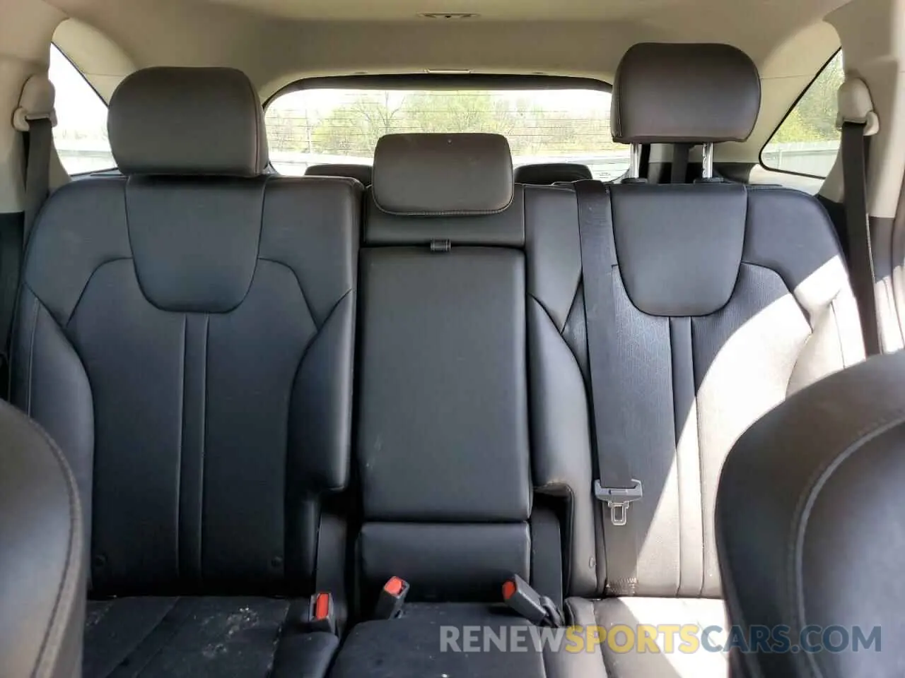 10 Photograph of a damaged car 5XYRL4LC4NG136953 KIA SORENTO 2022
