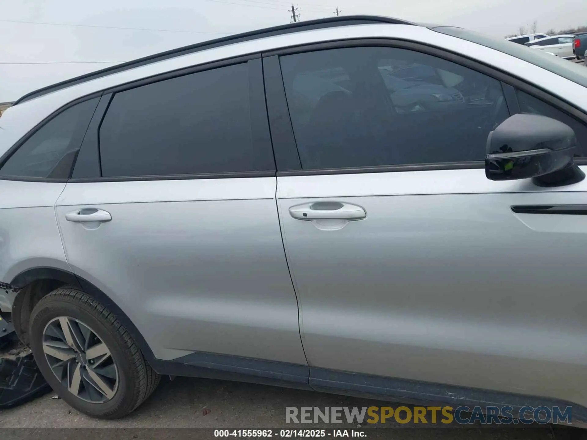 14 Photograph of a damaged car 5XYRL4LC4NG150190 KIA SORENTO 2022