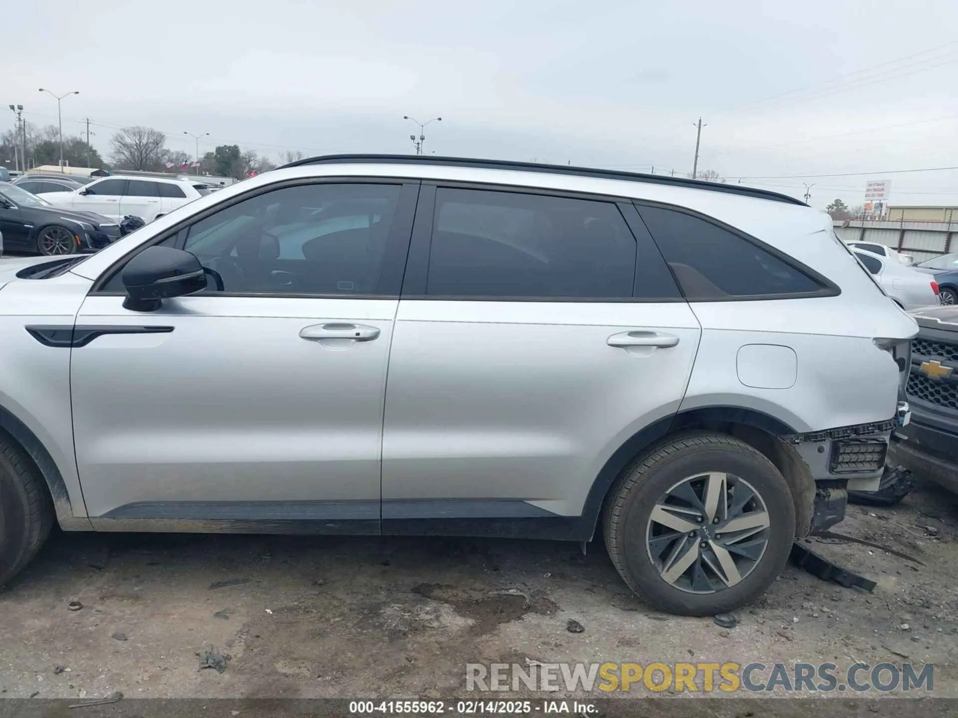15 Photograph of a damaged car 5XYRL4LC4NG150190 KIA SORENTO 2022