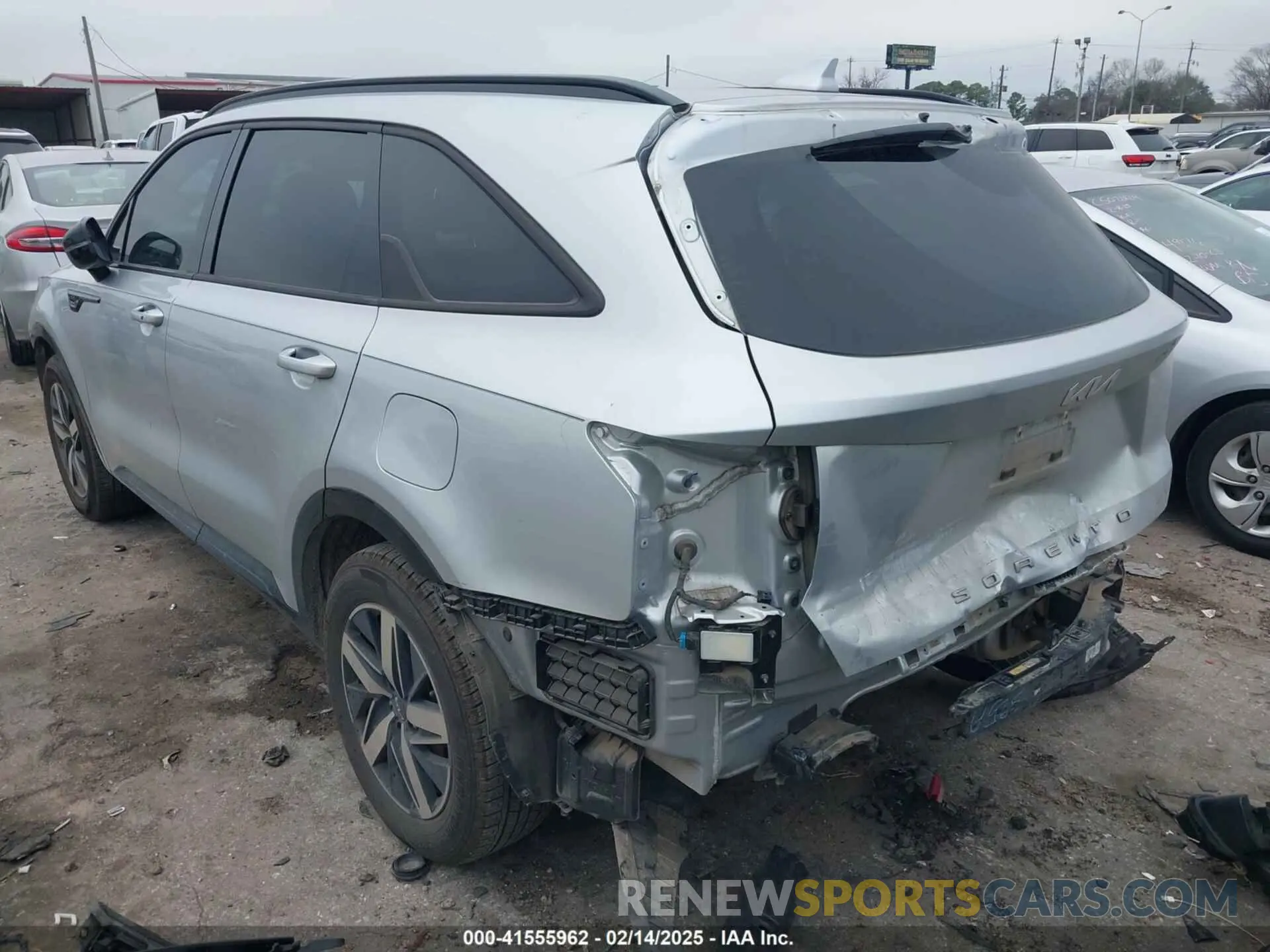 3 Photograph of a damaged car 5XYRL4LC4NG150190 KIA SORENTO 2022
