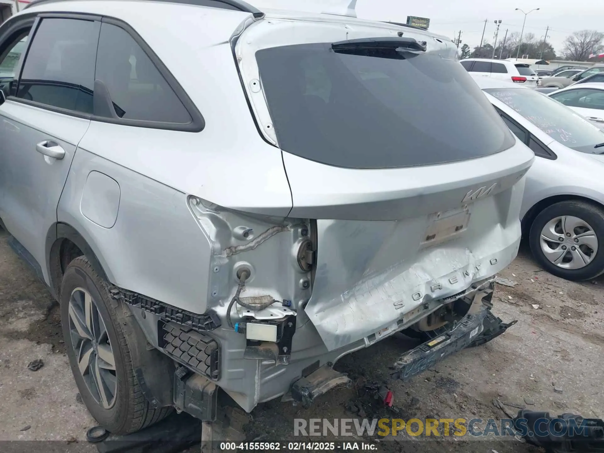 6 Photograph of a damaged car 5XYRL4LC4NG150190 KIA SORENTO 2022