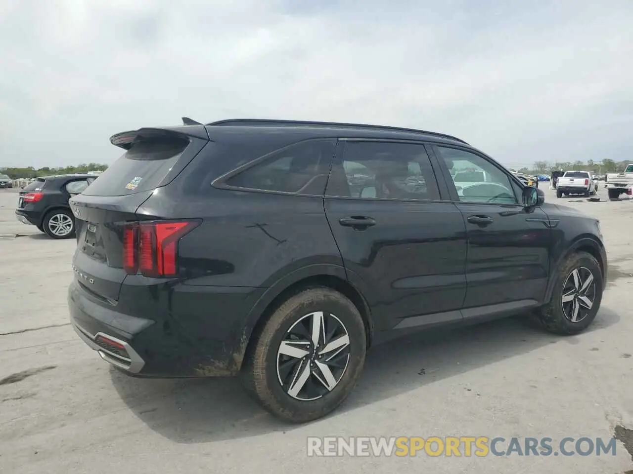 3 Photograph of a damaged car 5XYRL4LC4NG159570 KIA SORENTO 2022