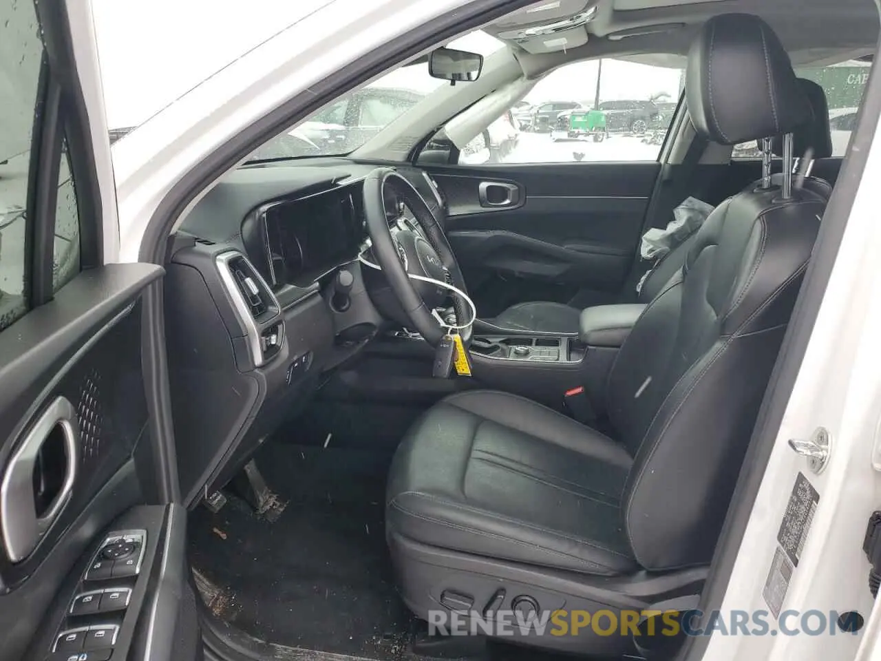 7 Photograph of a damaged car 5XYRL4LC5NG083003 KIA SORENTO 2022