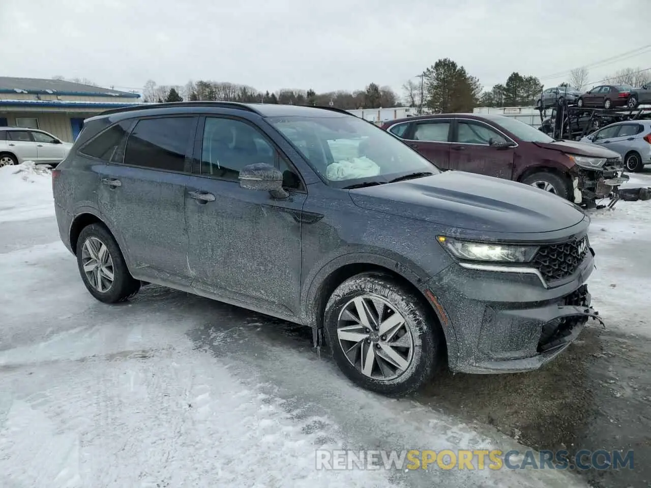 4 Photograph of a damaged car 5XYRL4LC5NG125573 KIA SORENTO 2022