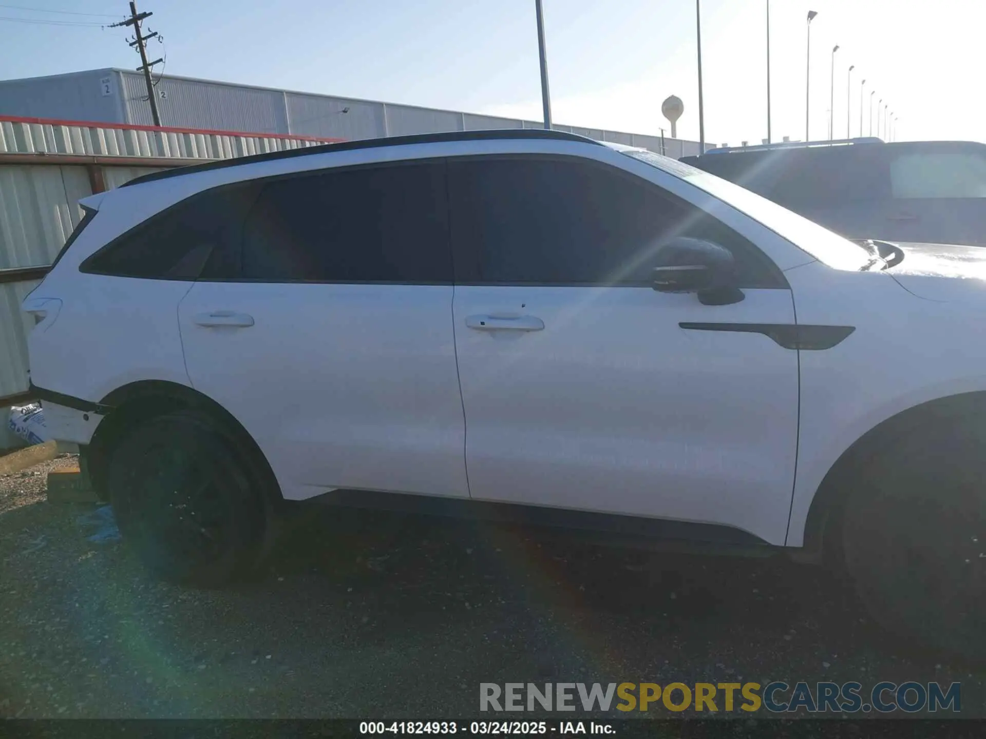 14 Photograph of a damaged car 5XYRL4LC5NG133480 KIA SORENTO 2022