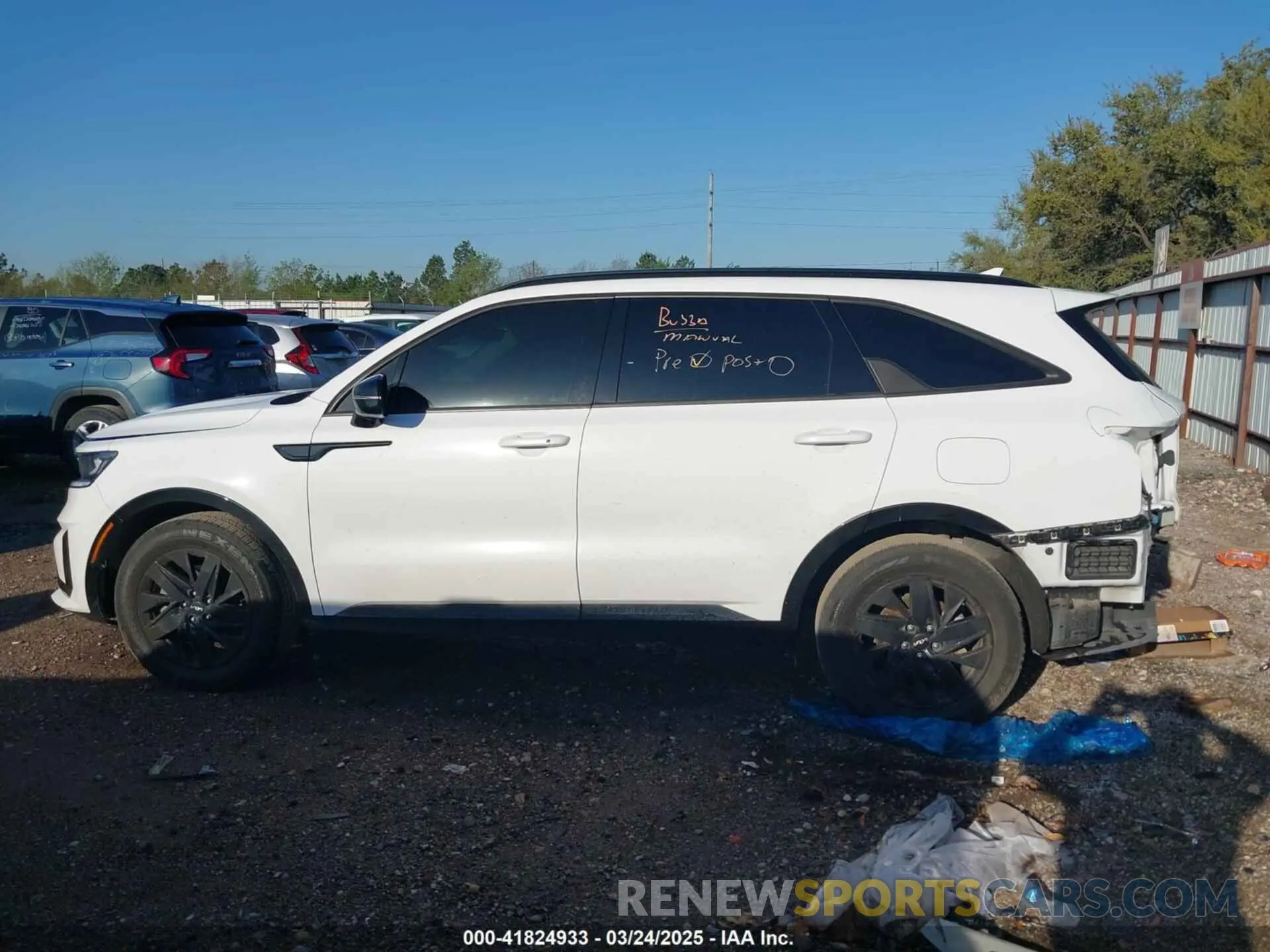 15 Photograph of a damaged car 5XYRL4LC5NG133480 KIA SORENTO 2022