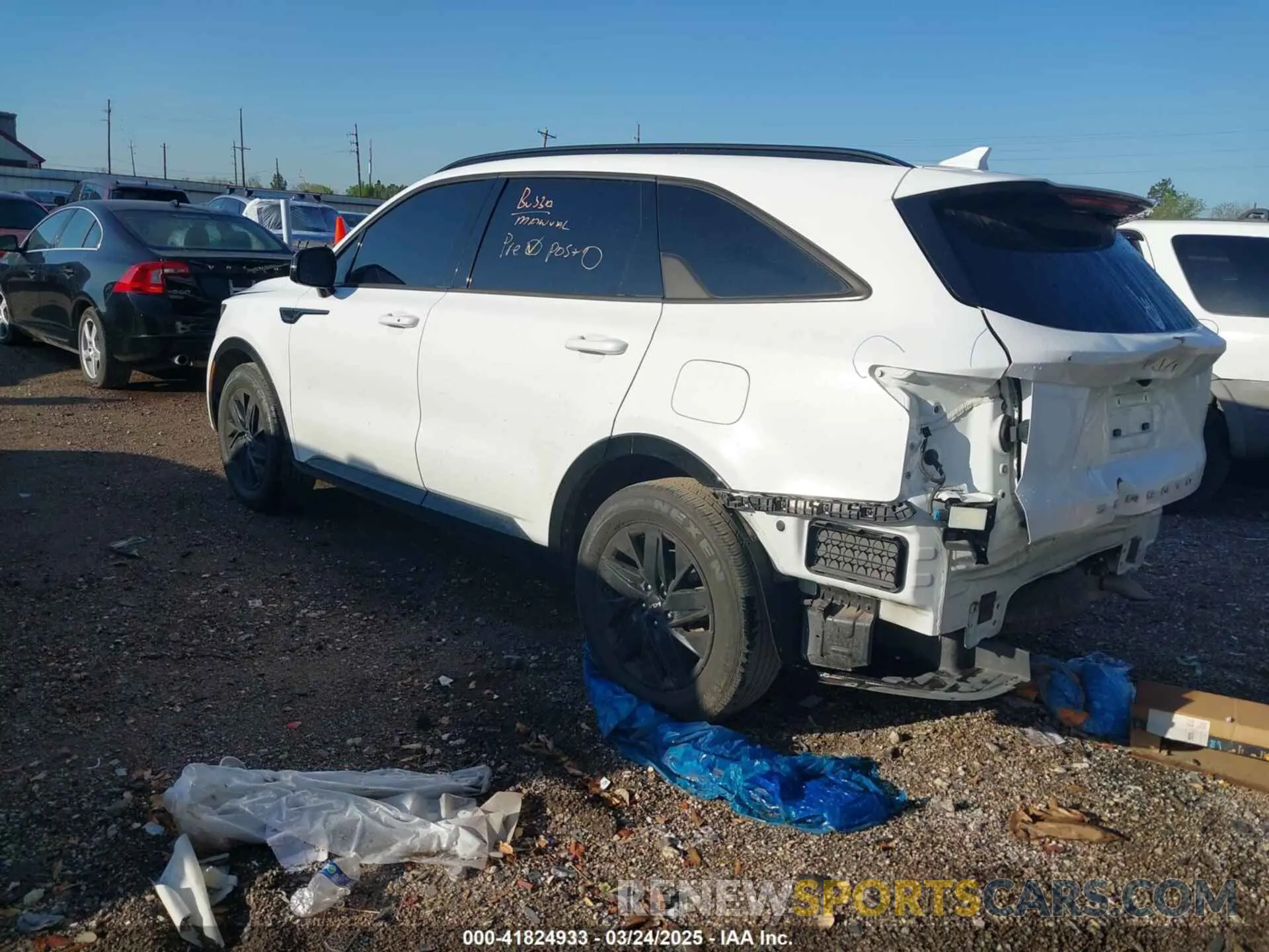 3 Photograph of a damaged car 5XYRL4LC5NG133480 KIA SORENTO 2022