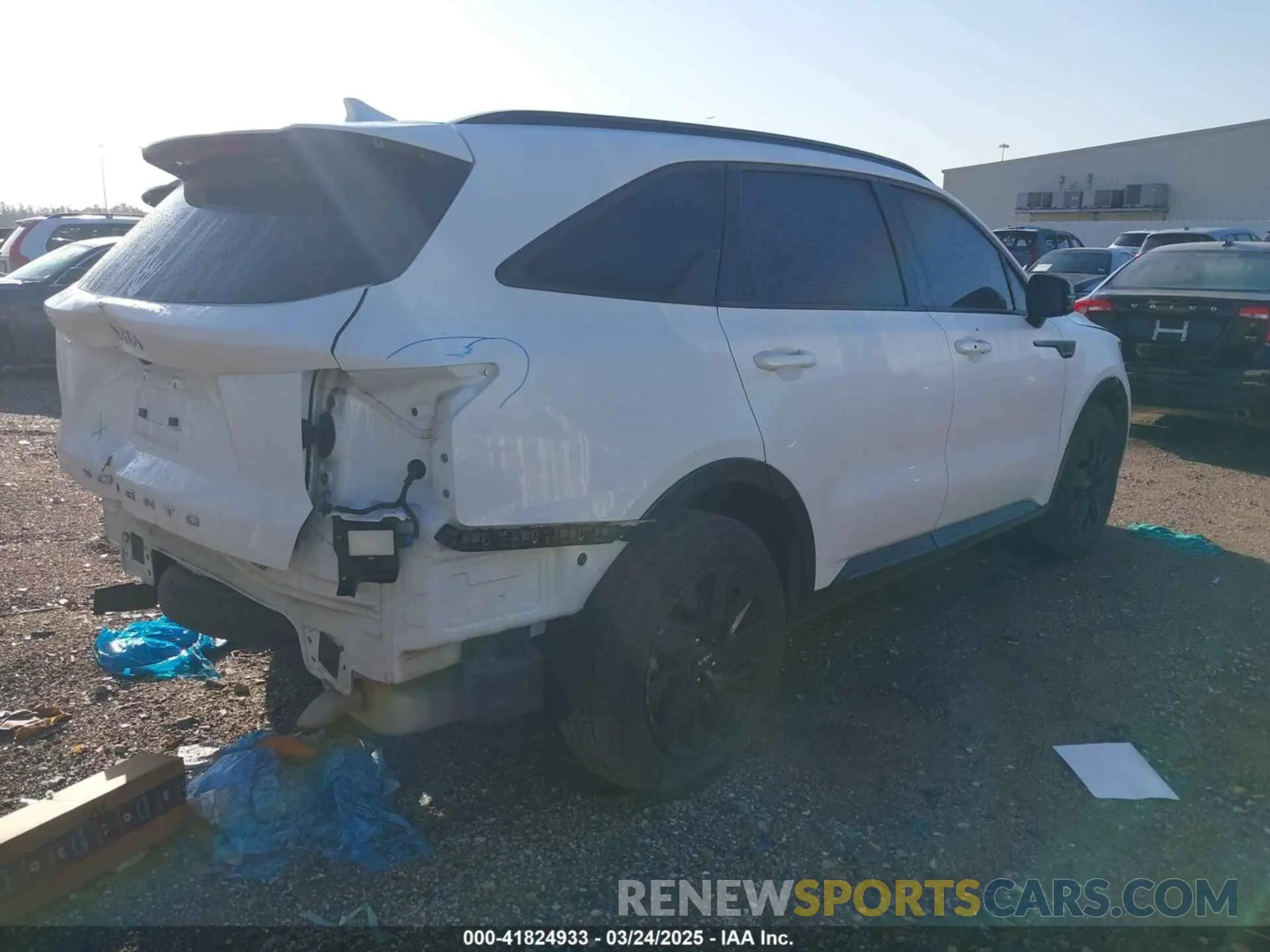 4 Photograph of a damaged car 5XYRL4LC5NG133480 KIA SORENTO 2022