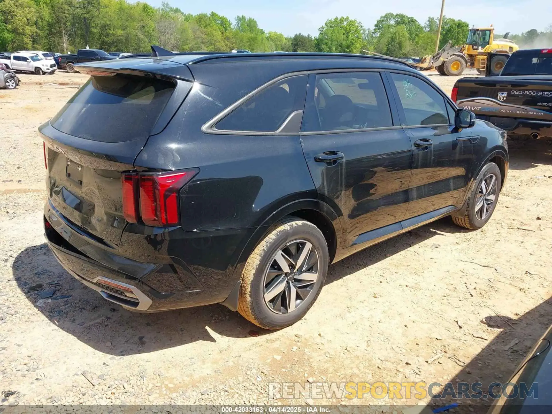 4 Photograph of a damaged car 5XYRL4LC5NG146164 KIA SORENTO 2022