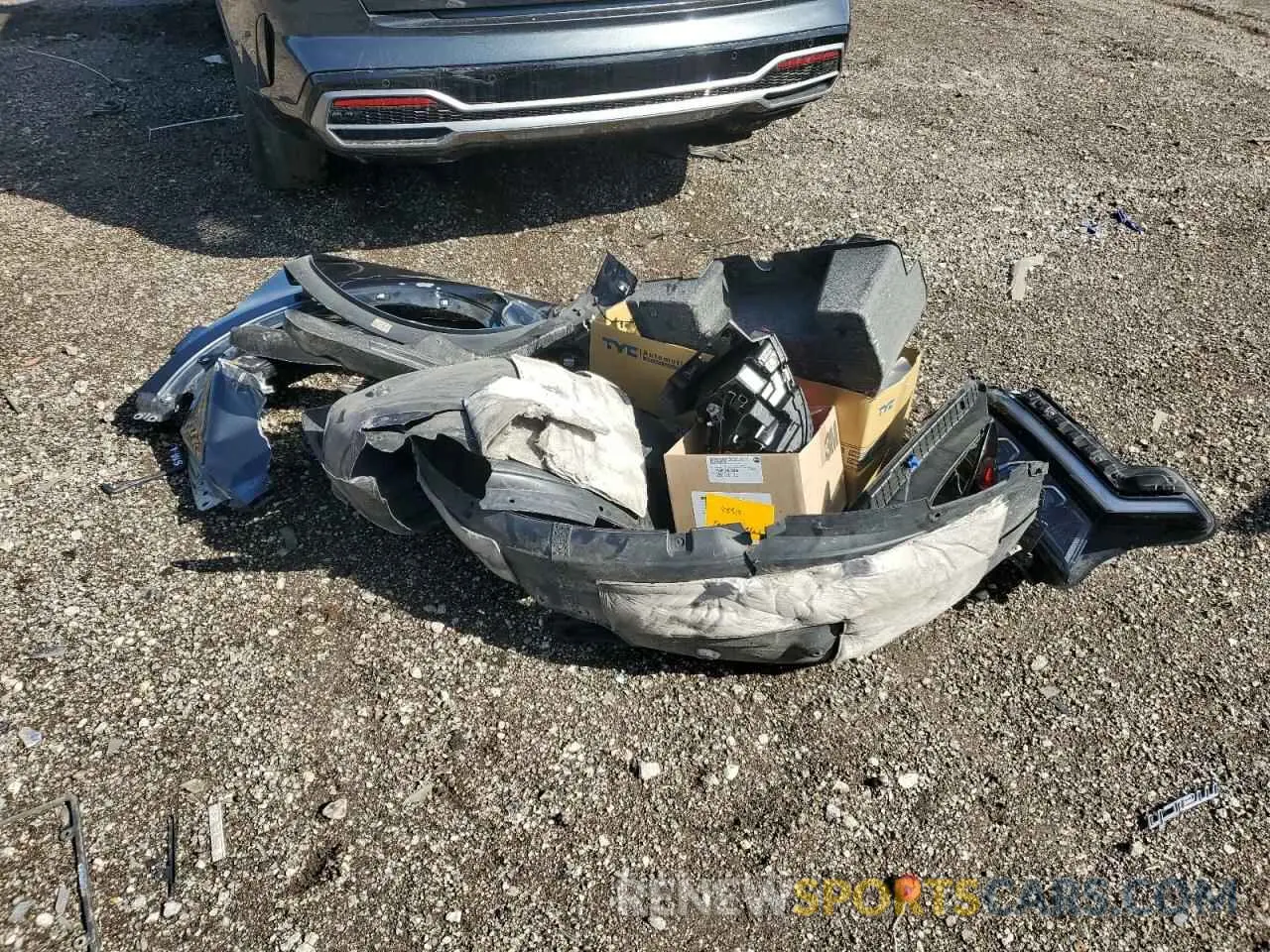 13 Photograph of a damaged car 5XYRL4LC5NG155074 KIA SORENTO 2022