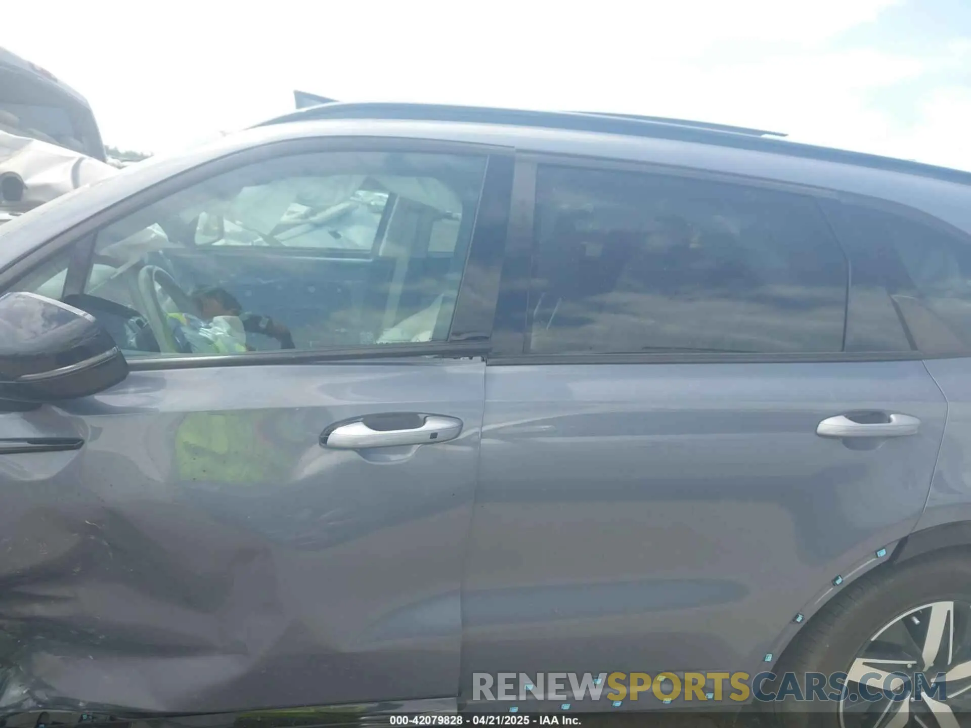 15 Photograph of a damaged car 5XYRL4LC5NG160615 KIA SORENTO 2022