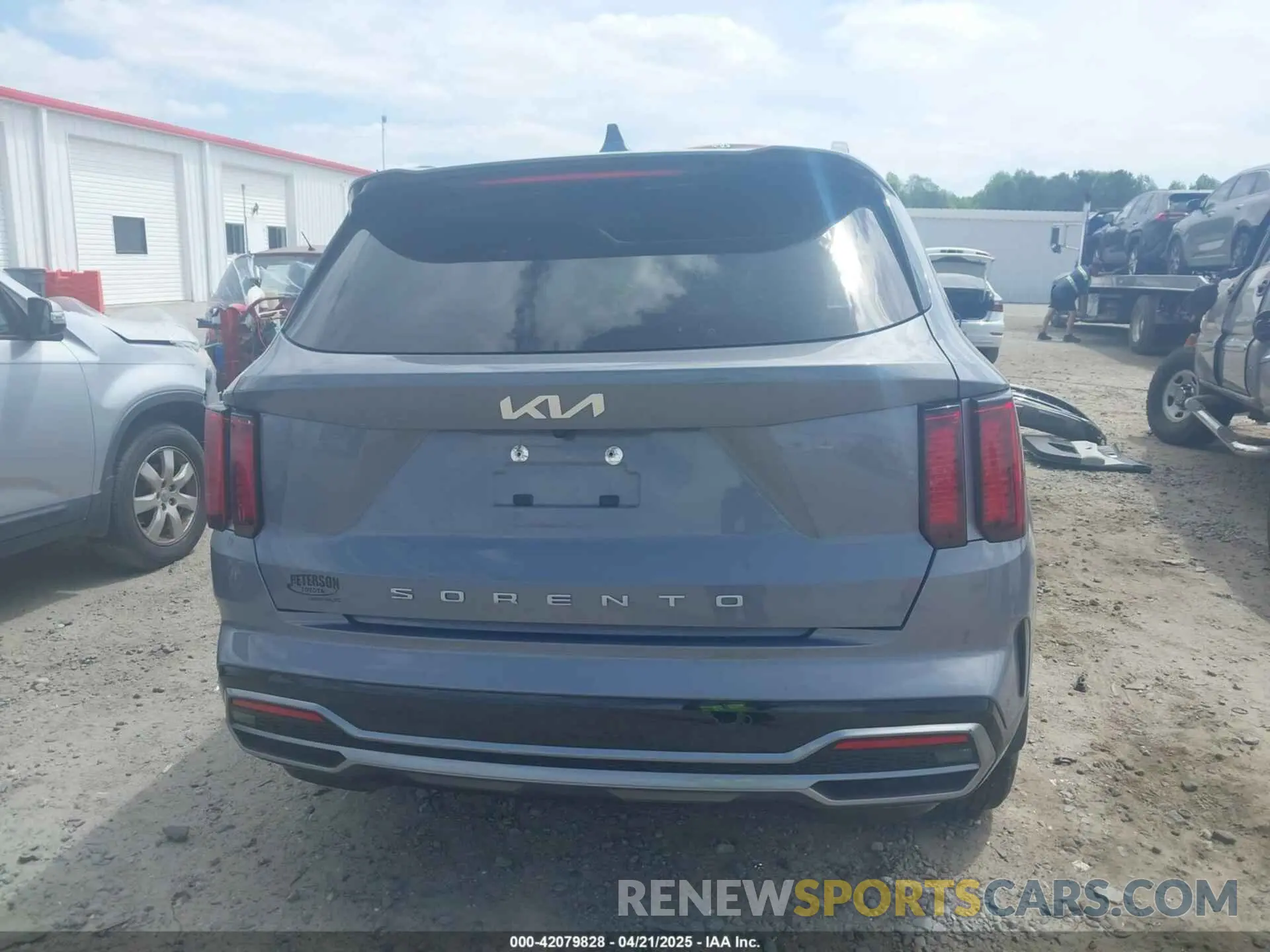17 Photograph of a damaged car 5XYRL4LC5NG160615 KIA SORENTO 2022