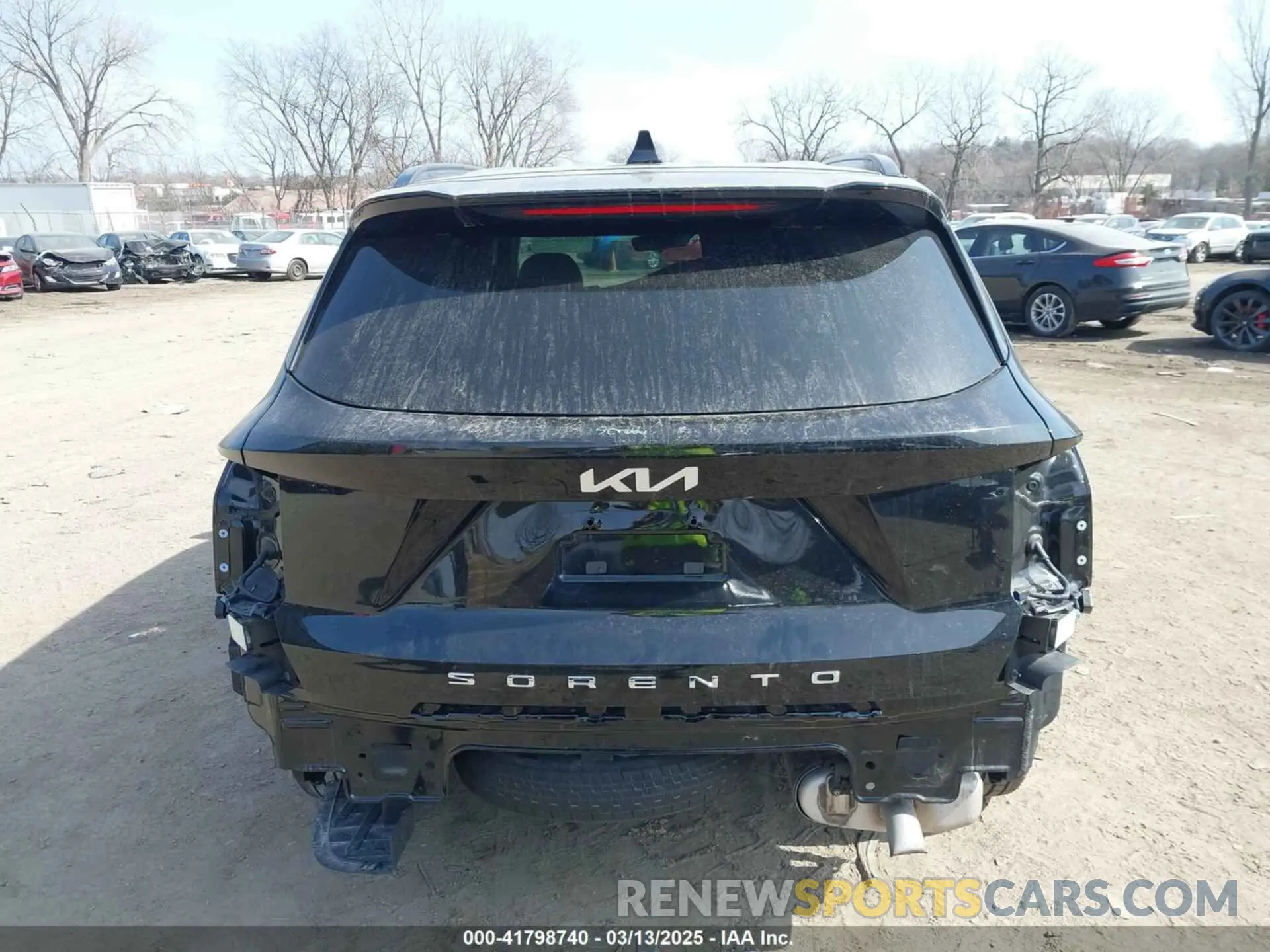 17 Photograph of a damaged car 5XYRL4LC6NG084726 KIA SORENTO 2022