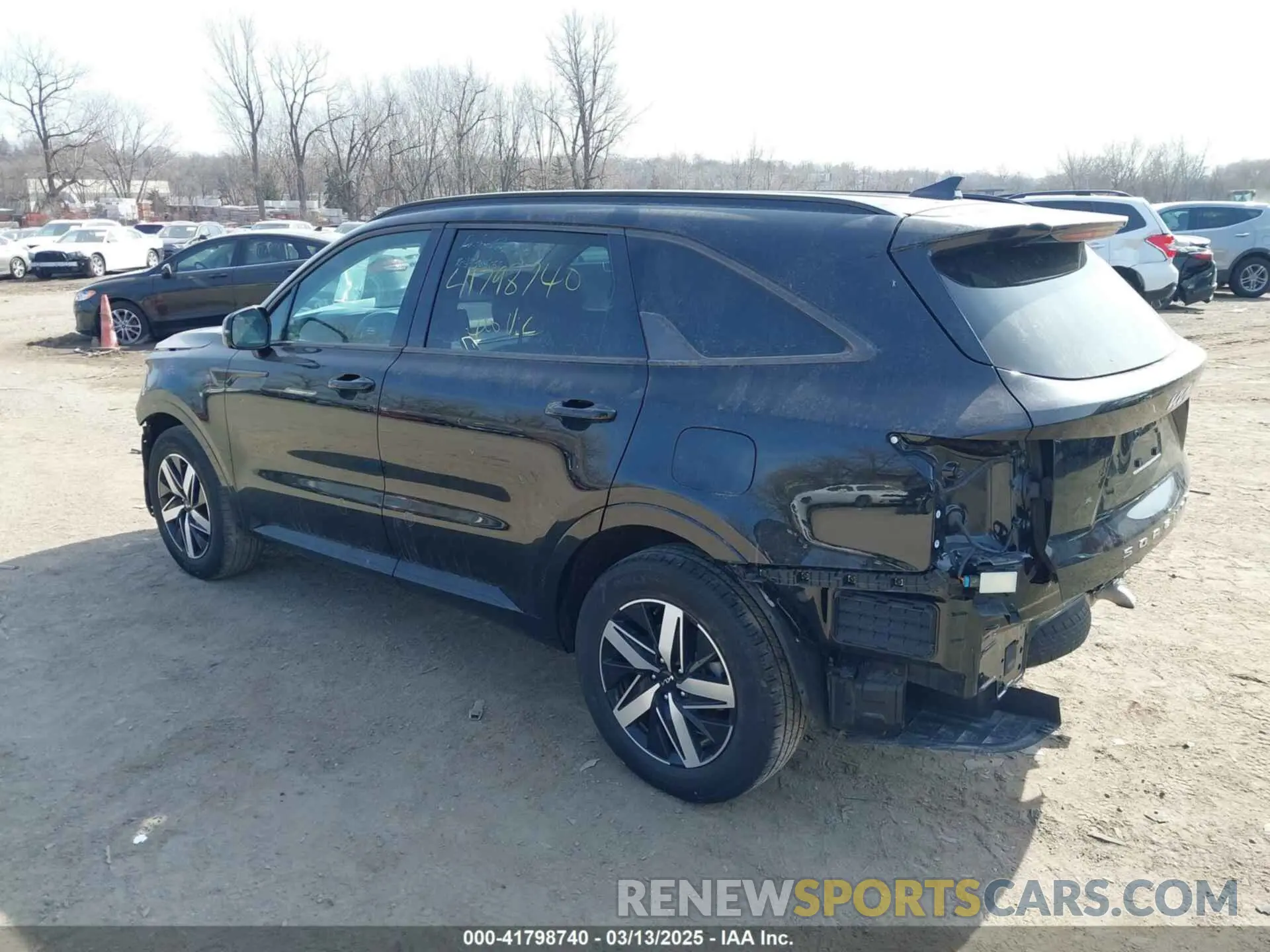 3 Photograph of a damaged car 5XYRL4LC6NG084726 KIA SORENTO 2022