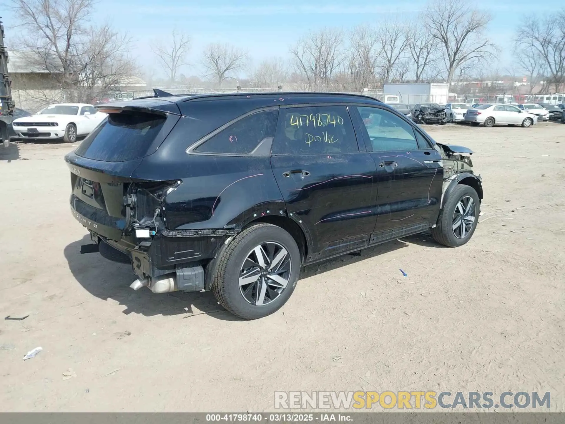 4 Photograph of a damaged car 5XYRL4LC6NG084726 KIA SORENTO 2022
